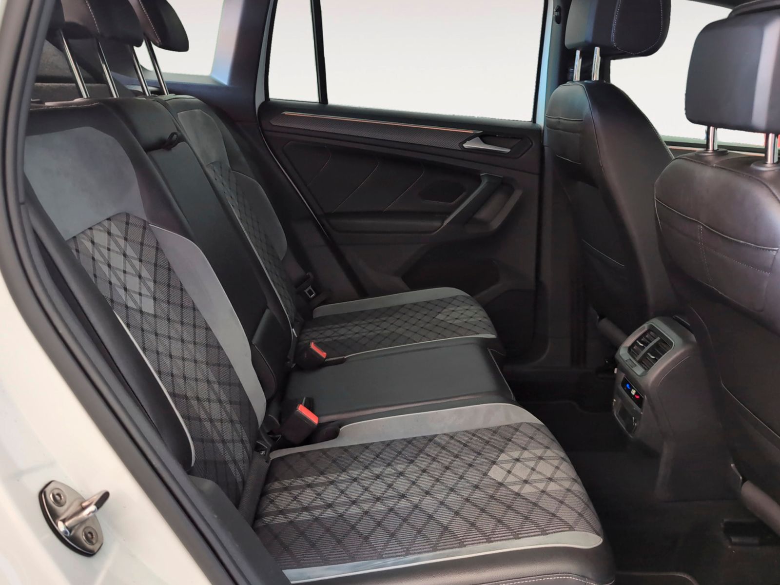 Volkswagen Tiguan R-Line 2.0 TDI DSG - foto 12