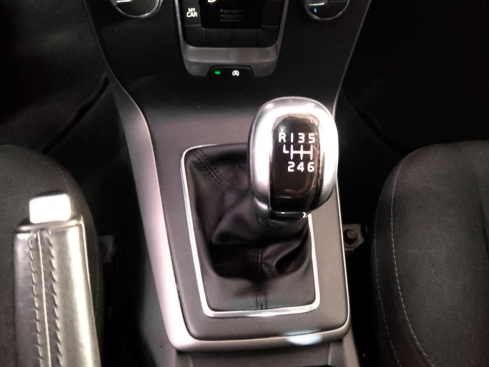 Volvo V40 D2 Kinetic - foto 15
