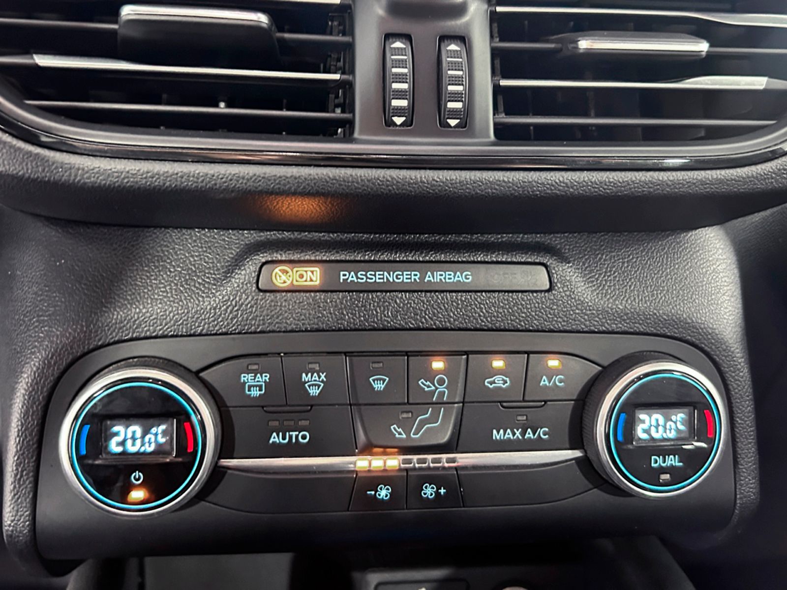 Ford Kuga 1.5T EcoBoost ST-Line X 4x2 - foto 22