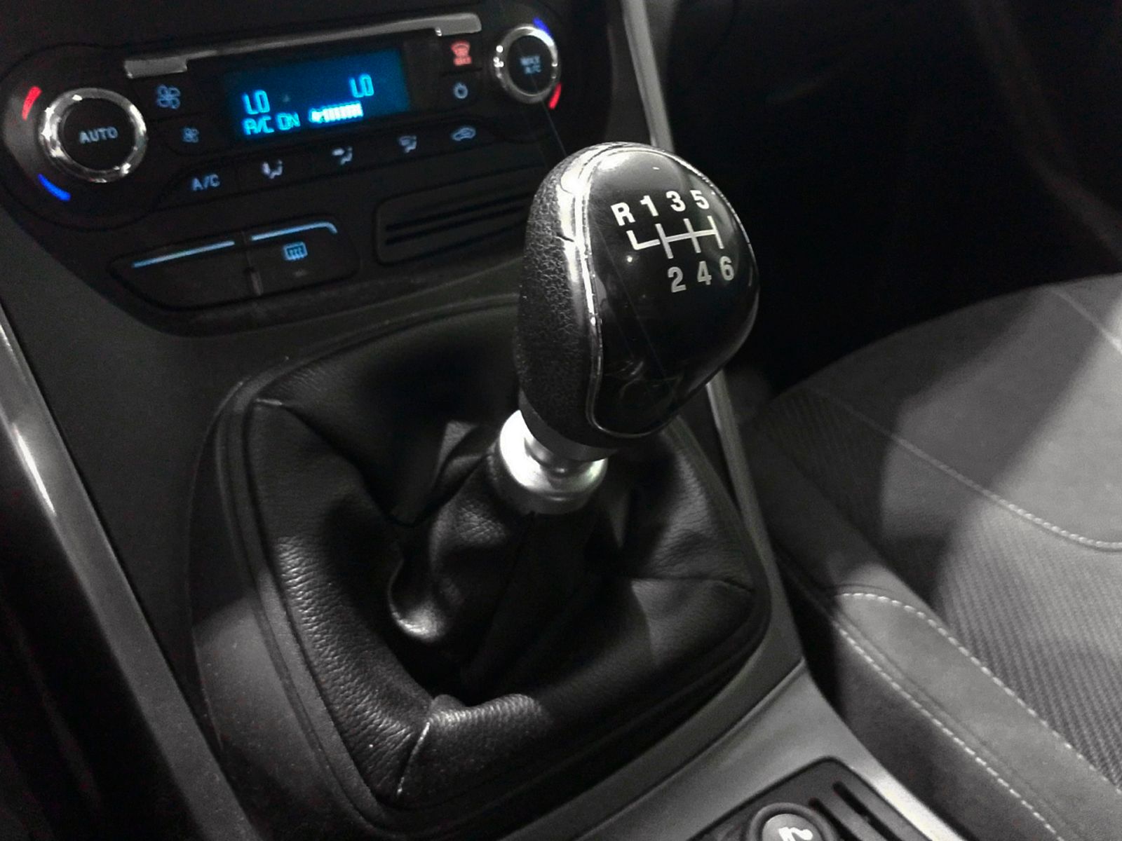 Ford Kuga 2.0 TDCi Trend 4x2 - foto 15