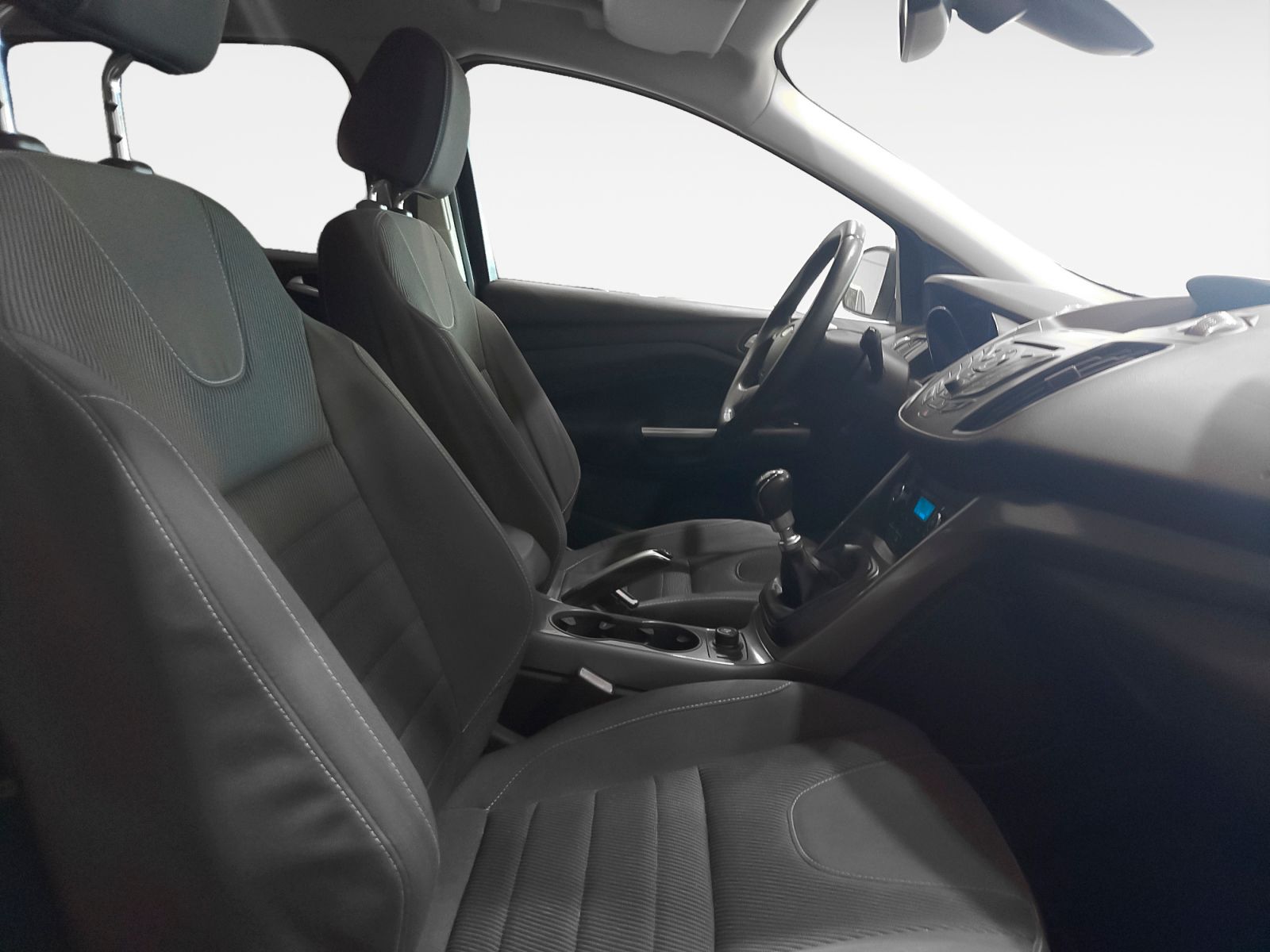 Ford Kuga 2.0 TDCi Trend 4x2 - foto 13