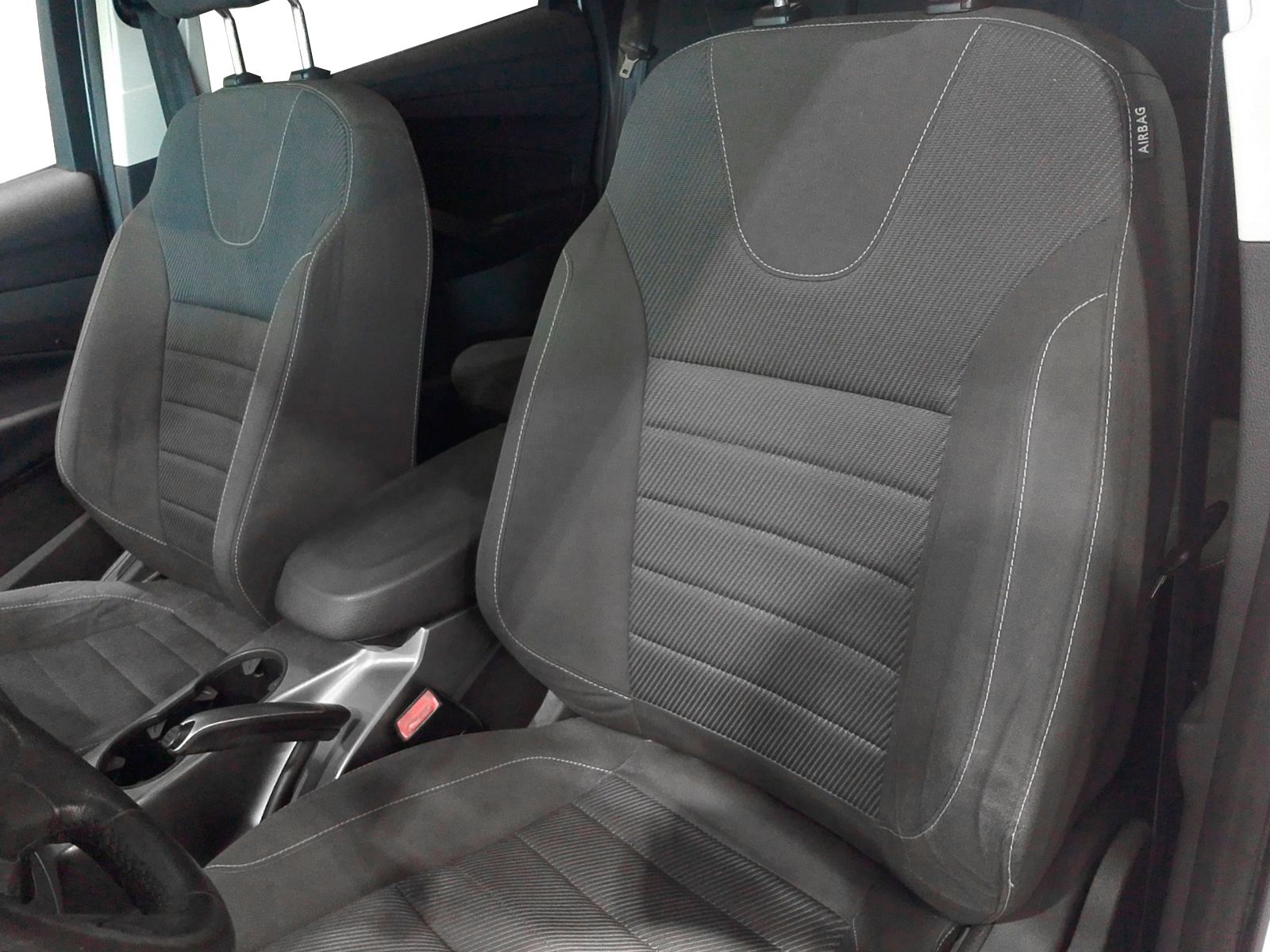 Ford Kuga 2.0 TDCi Trend 4x2 - foto 21