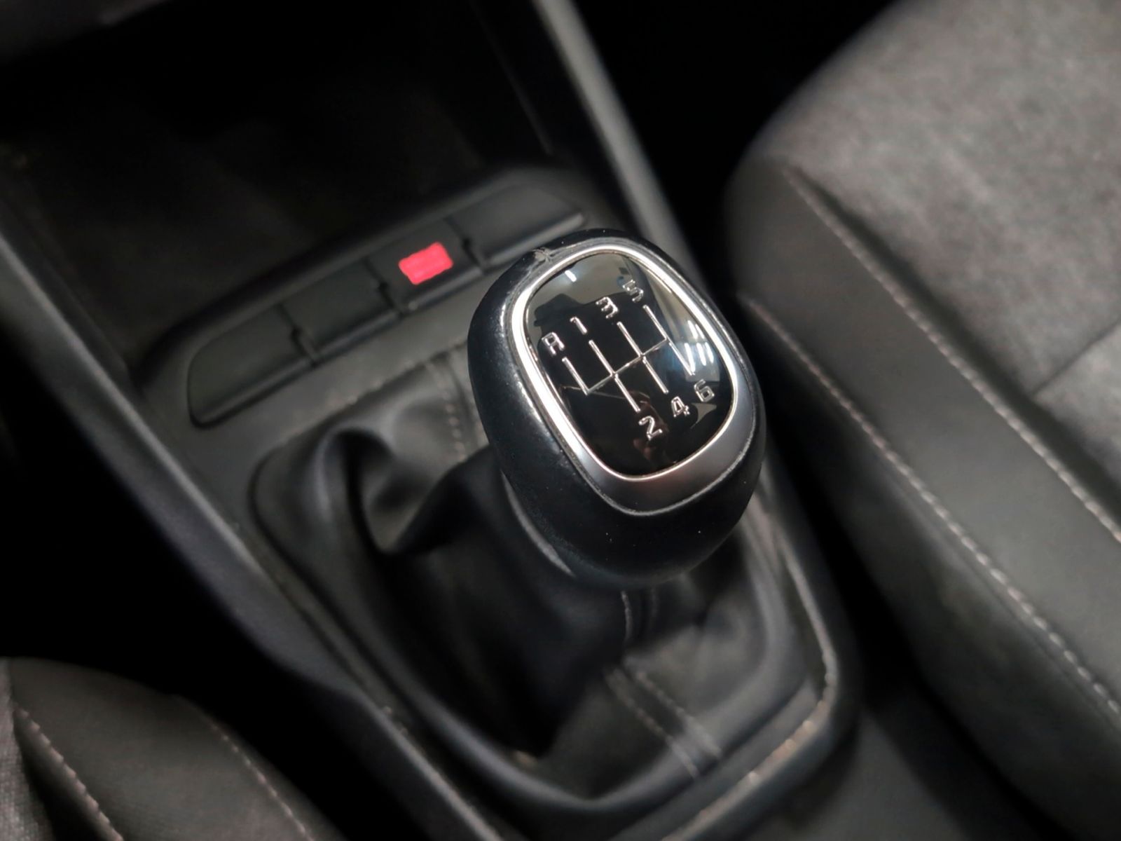 Kia Stonic 1.0 T-GDi MHEV iMT Concept - foto 15