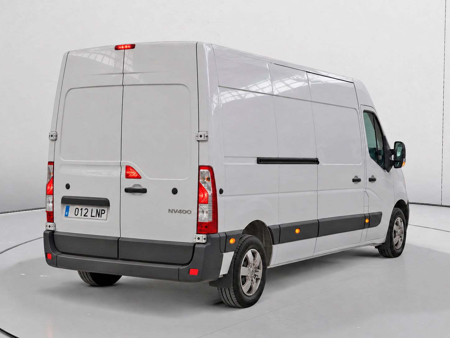 Nissan NV400 Furgon 2.3 dCi Optima L3H2 FWD - foto 3