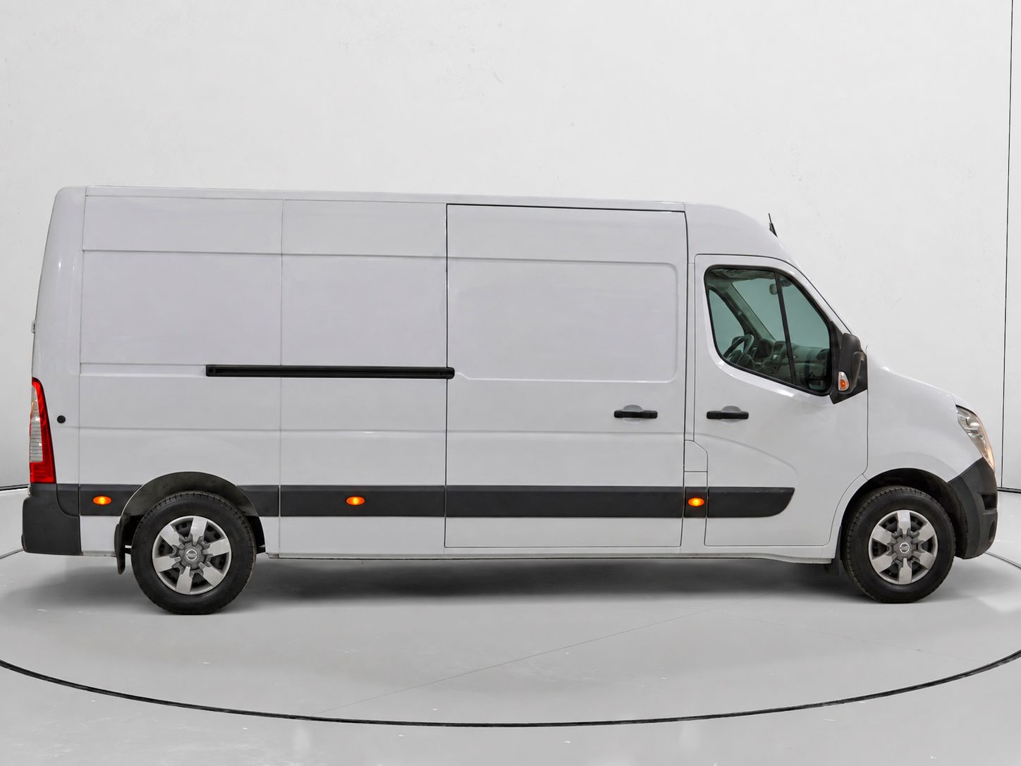 Nissan NV400 Furgon 2.3 dCi Optima L3H2 FWD - foto 2