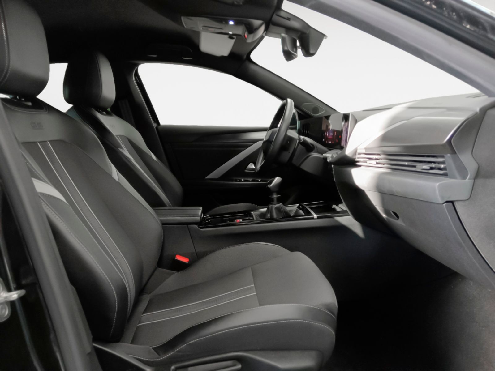 Opel Astra 1.2 Turbo XHT GS - foto 13