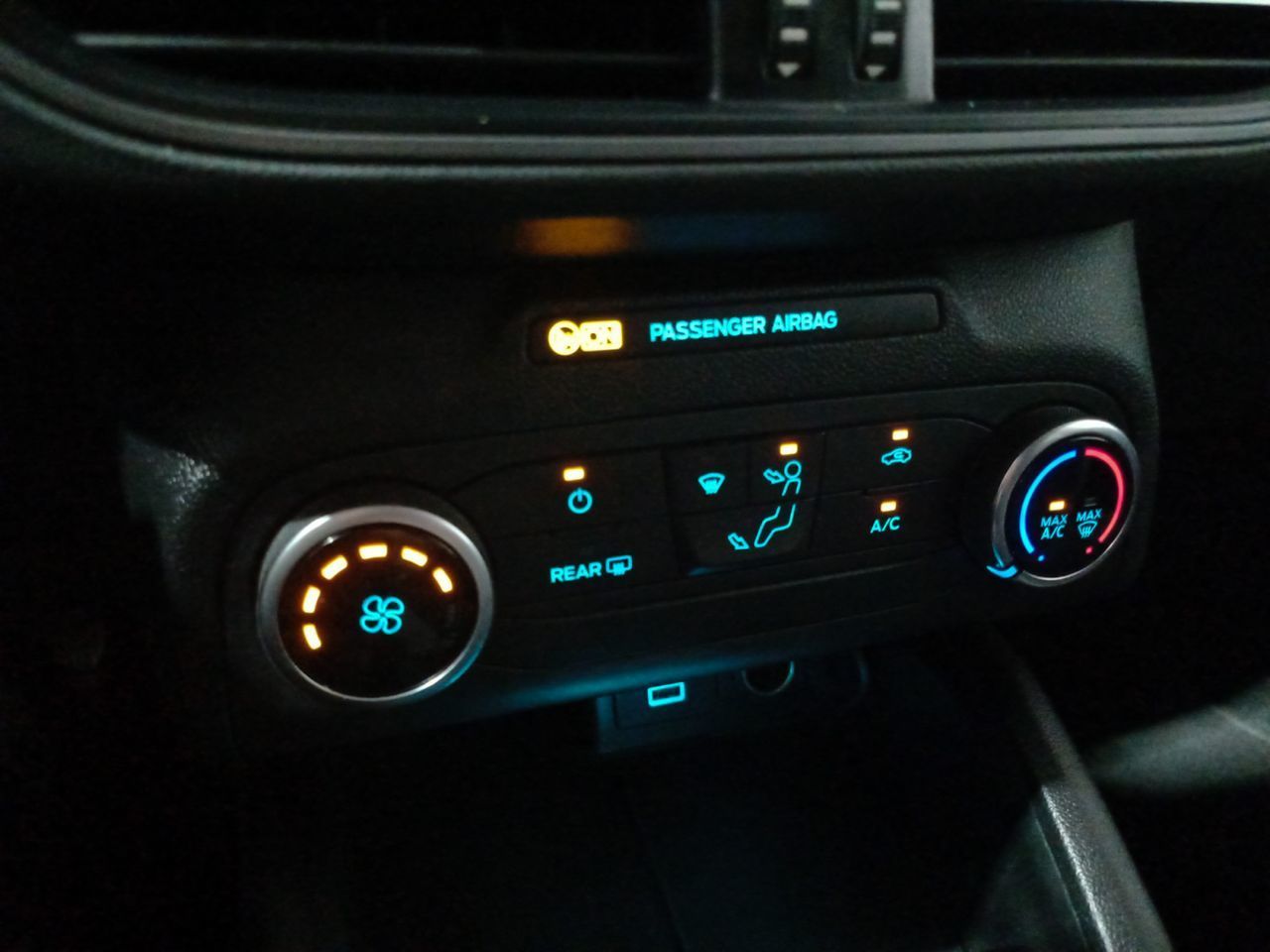 Ford Focus 1.5 EcoBlue Trend+ - foto 19
