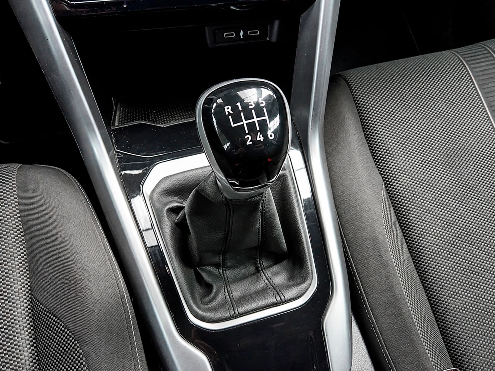 Volkswagen T-Roc Life 1.5 TSI - foto 15