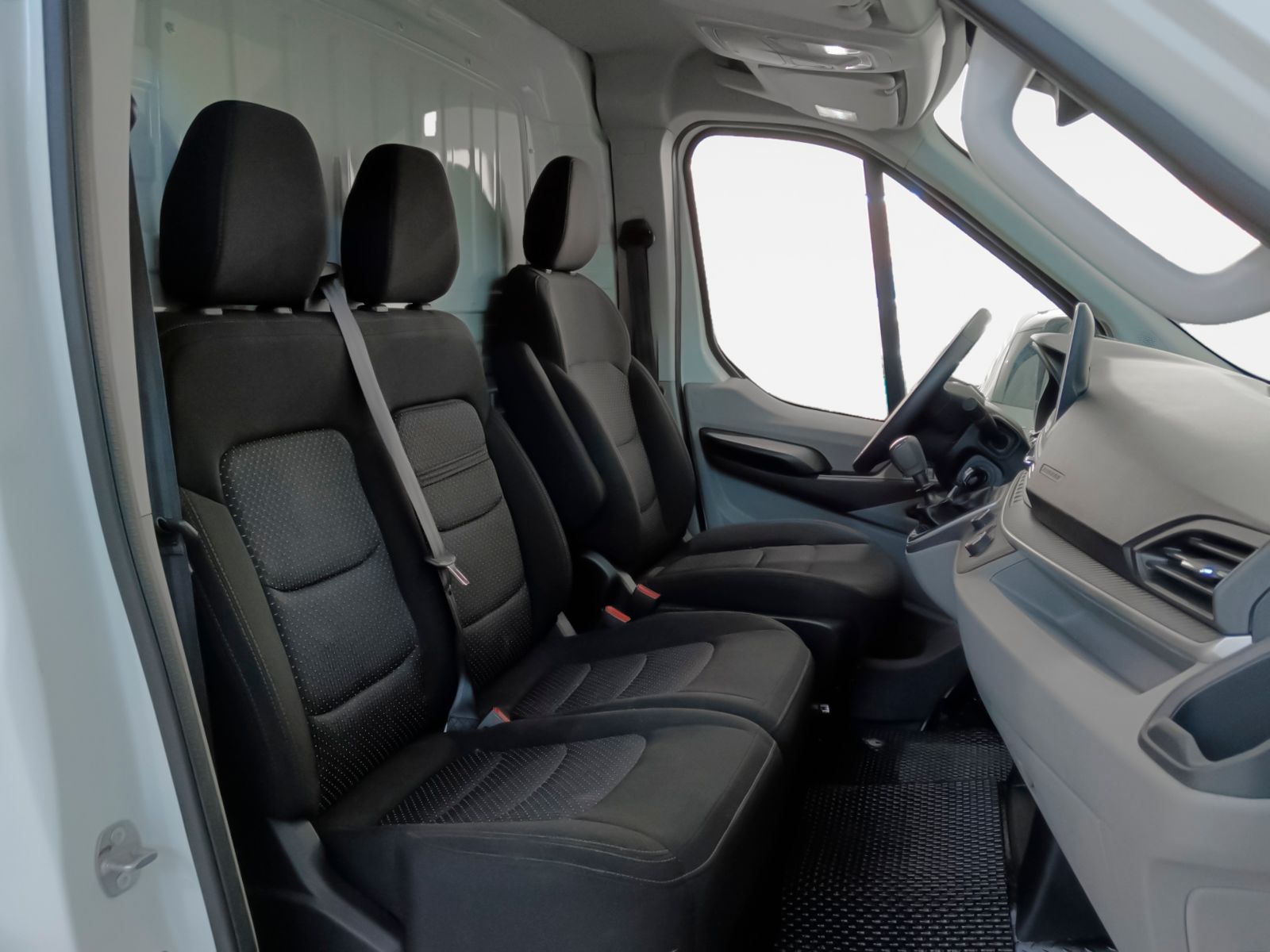 MAXUS Deliver 9 2.0D L3H2 Comfort RWD - foto 12