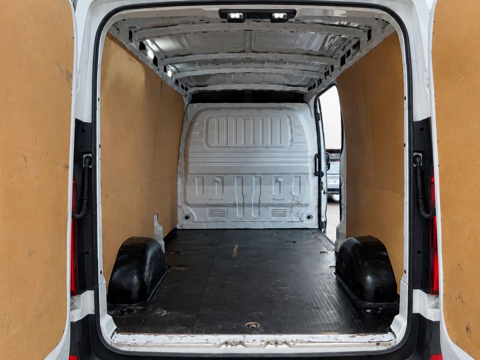MAXUS Deliver 9 2.0D L3H2 Comfort RWD - foto 14