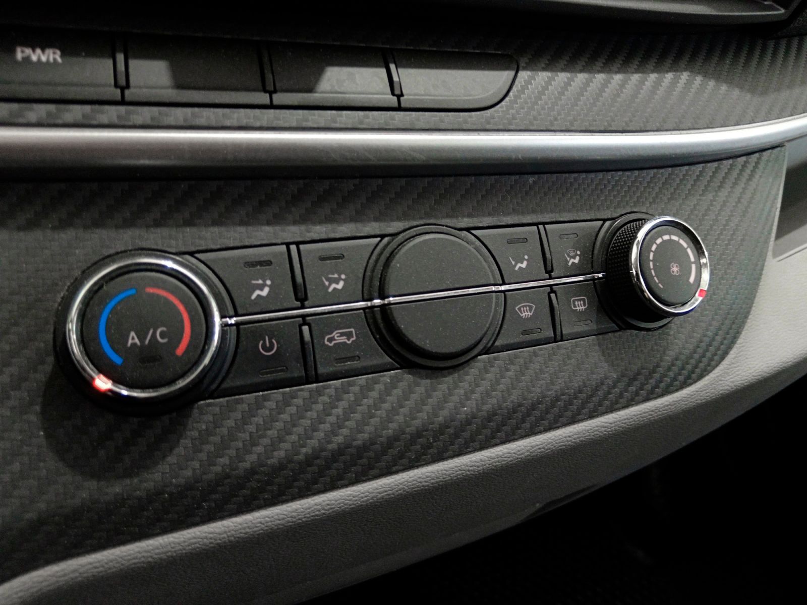 MAXUS Deliver 9 2.0D L3H2 Comfort RWD - foto 23