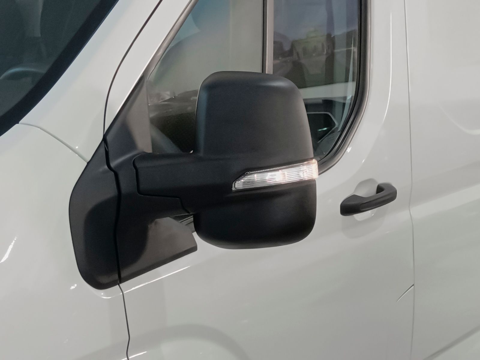 MAXUS Deliver 9 2.0D L3H2 Comfort RWD - foto 23