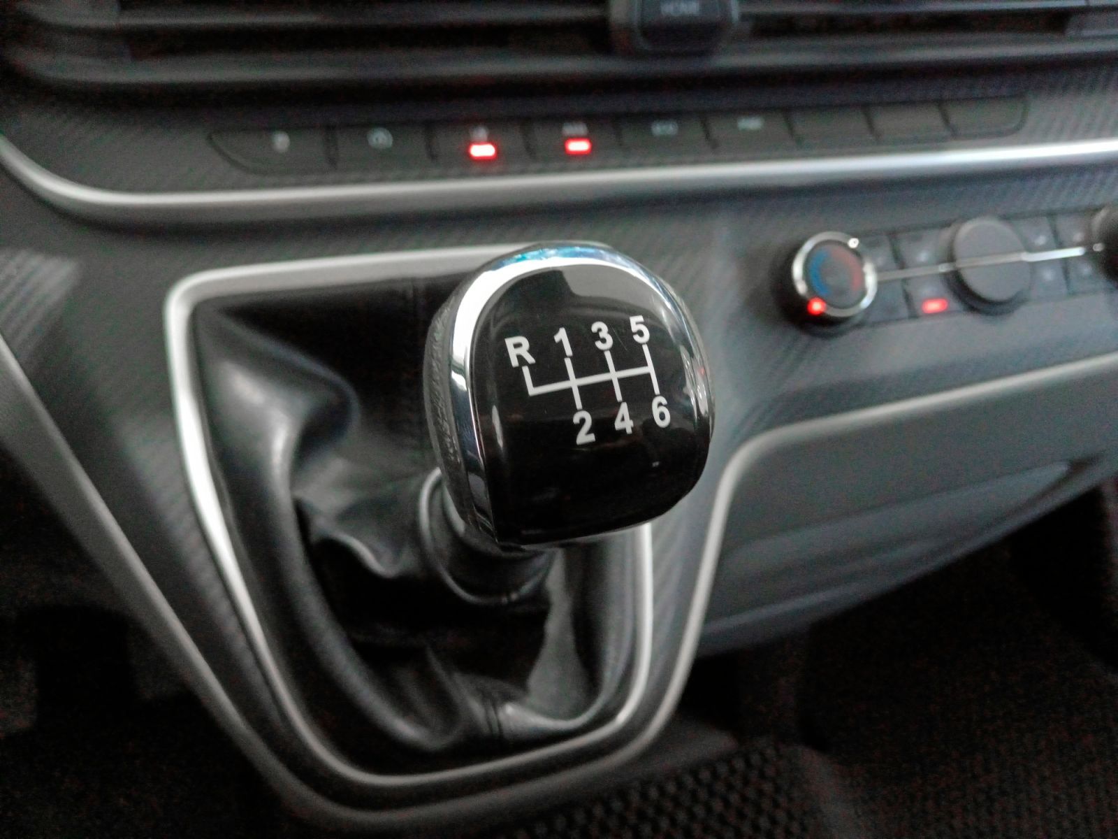 MAXUS Deliver 9 2.0D L3H2 Comfort RWD - foto 15