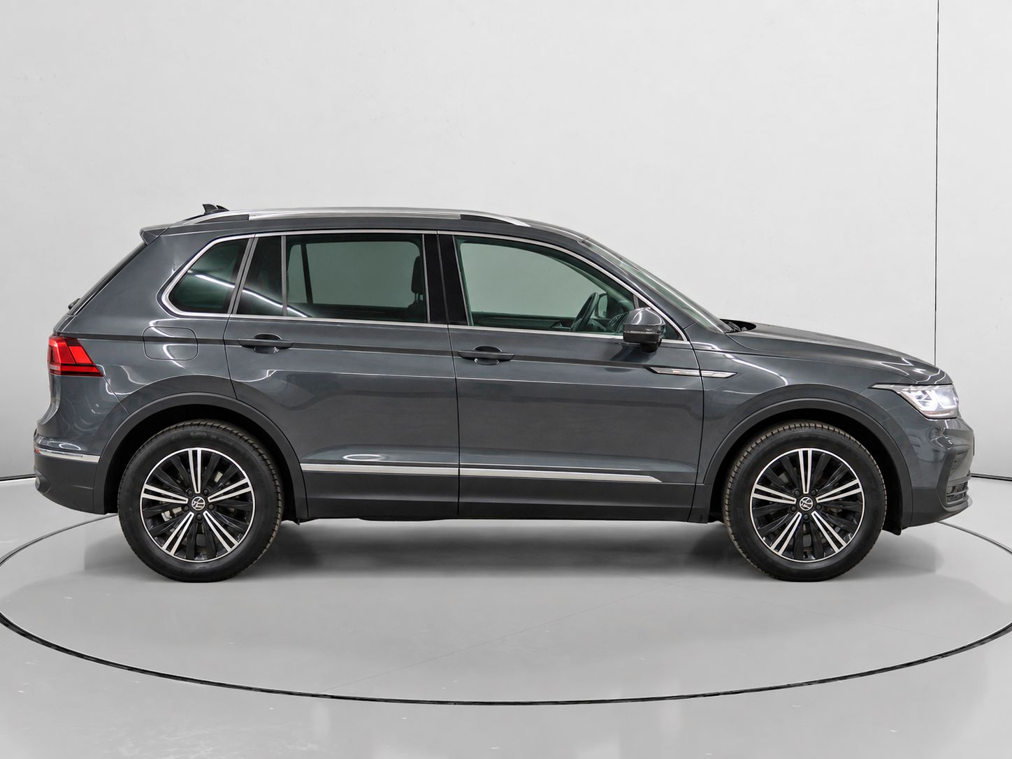 Volkswagen Tiguan Life 2.0 TDI DSG - foto 2