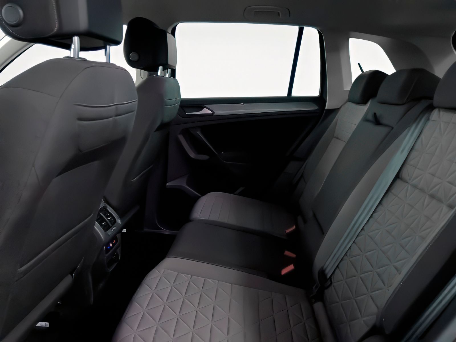 Volkswagen Tiguan Life 2.0 TDI DSG - foto 12