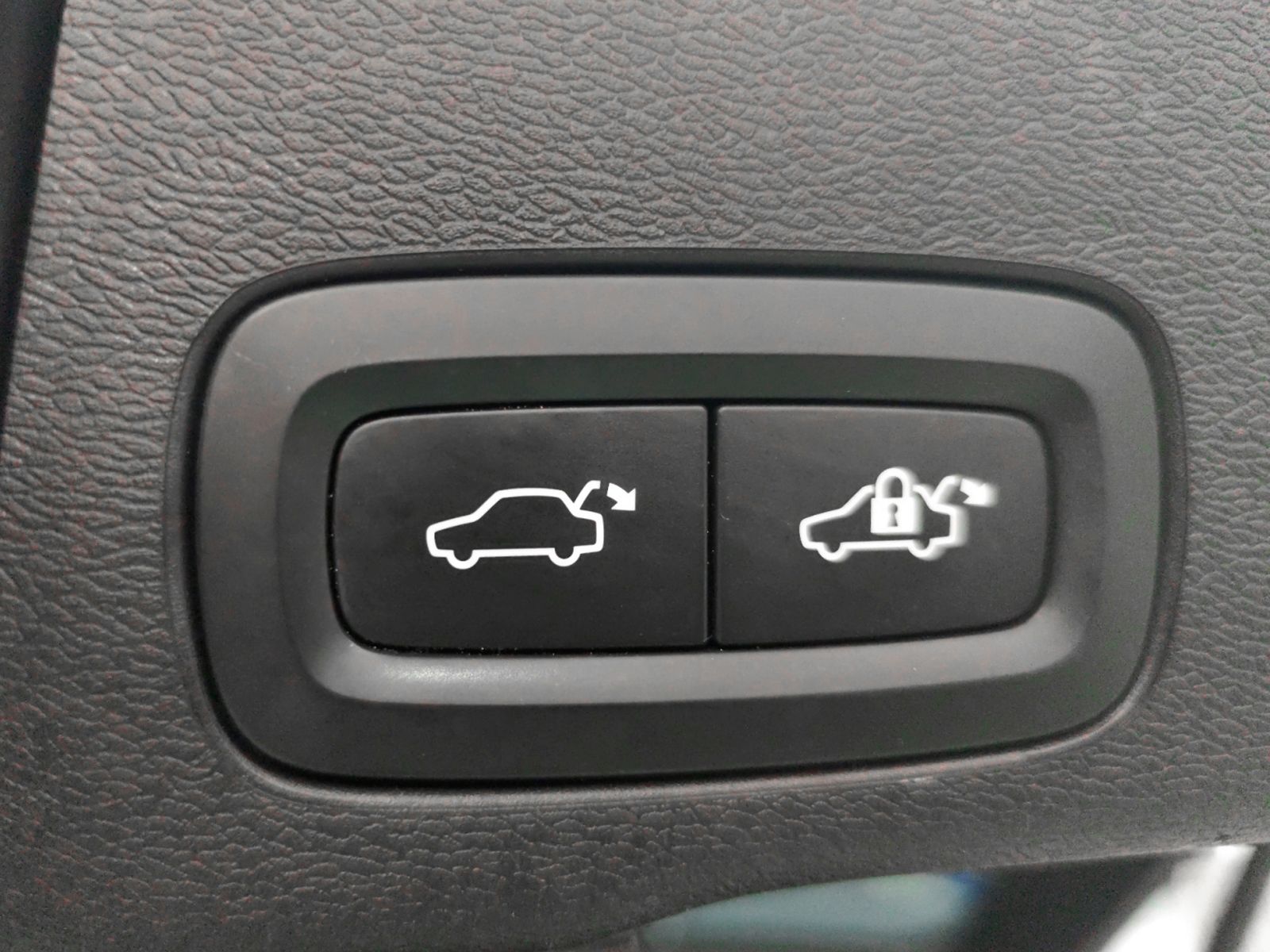 Volvo XC60 B4 D Momentum Pro AWD - foto 15