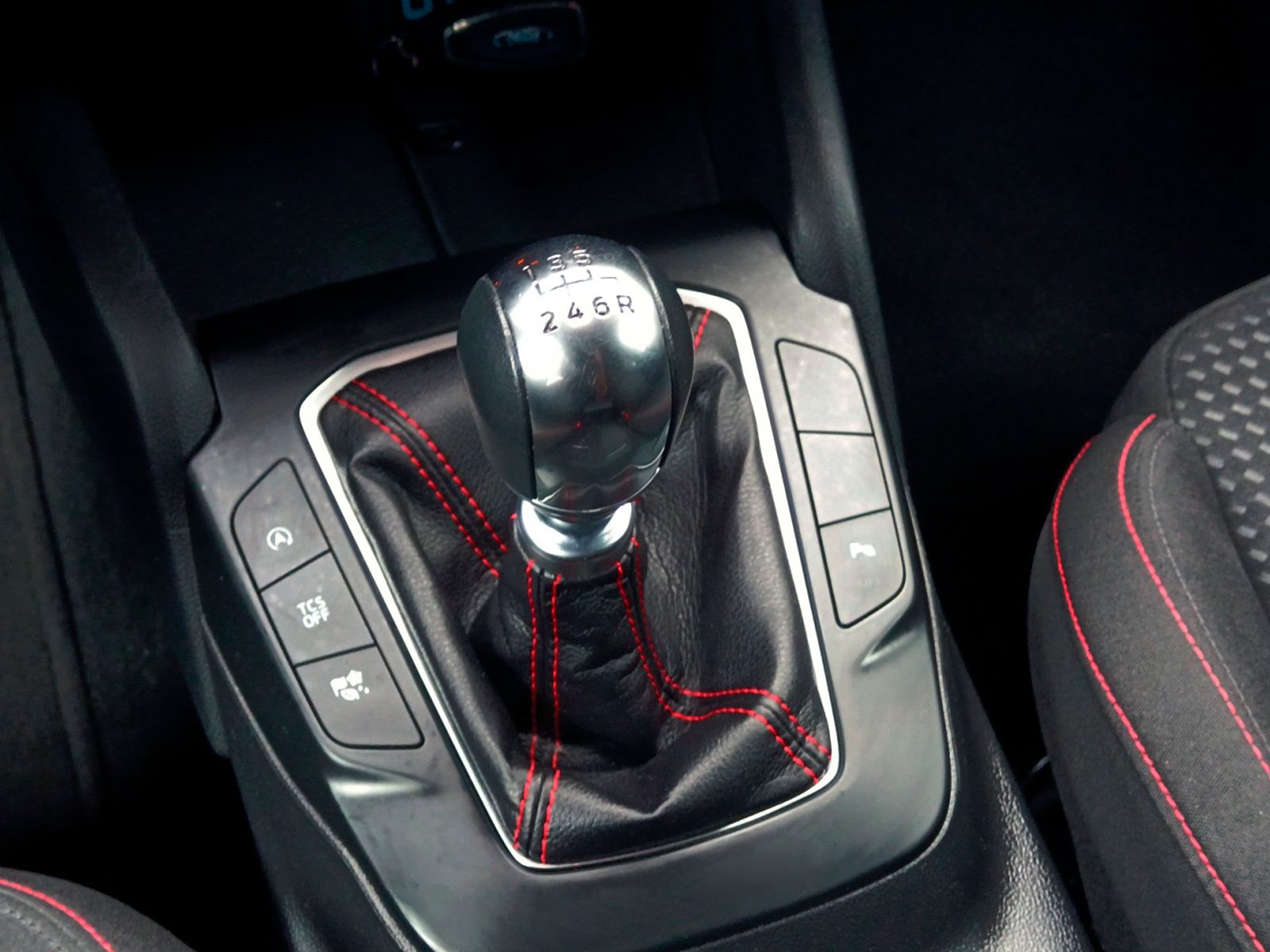 Ford Focus 1.0 EcoBoost MHEV ST-Line - foto 15
