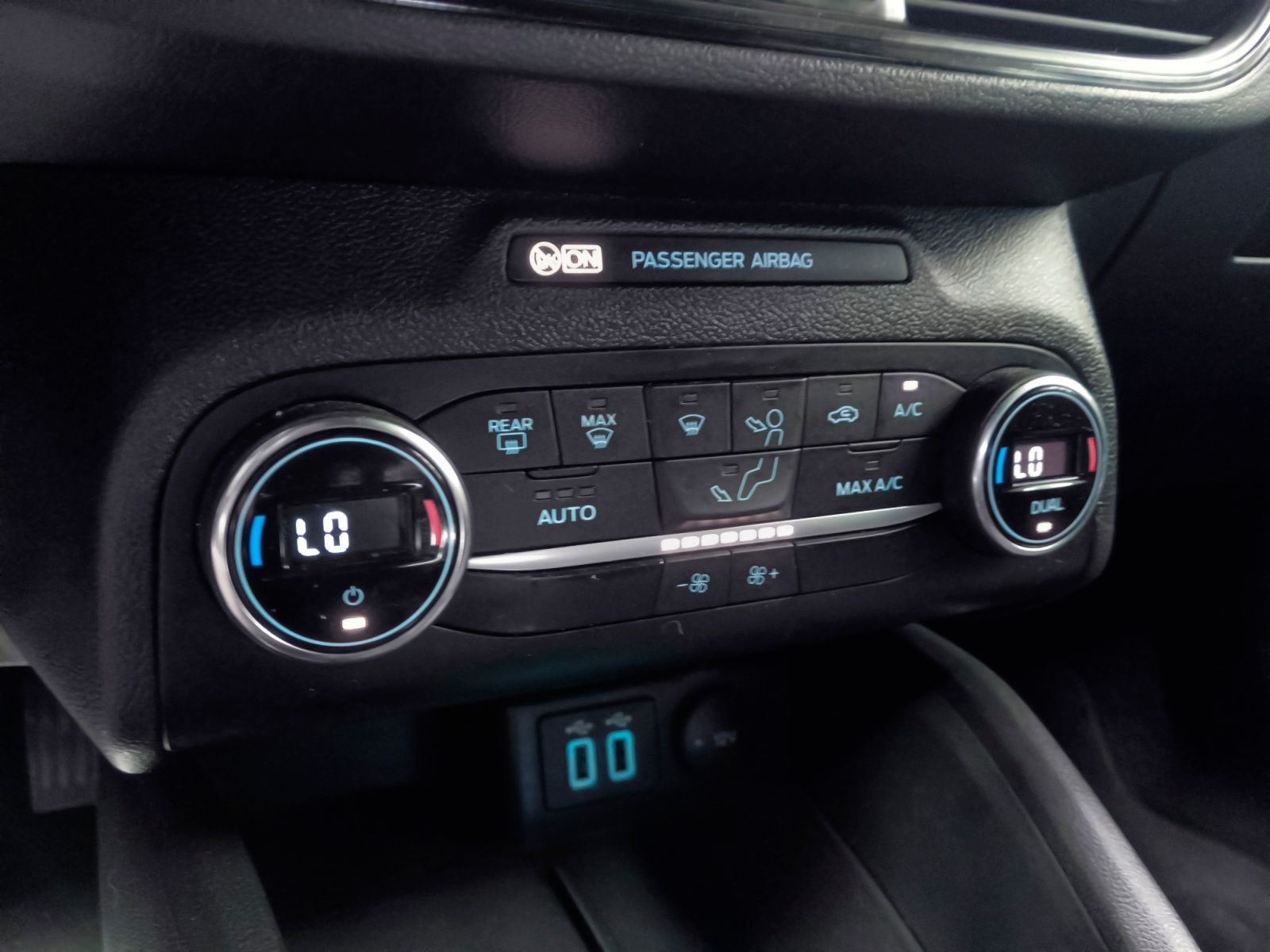 Ford Focus 1.0 EcoBoost MHEV ST-Line - foto 22