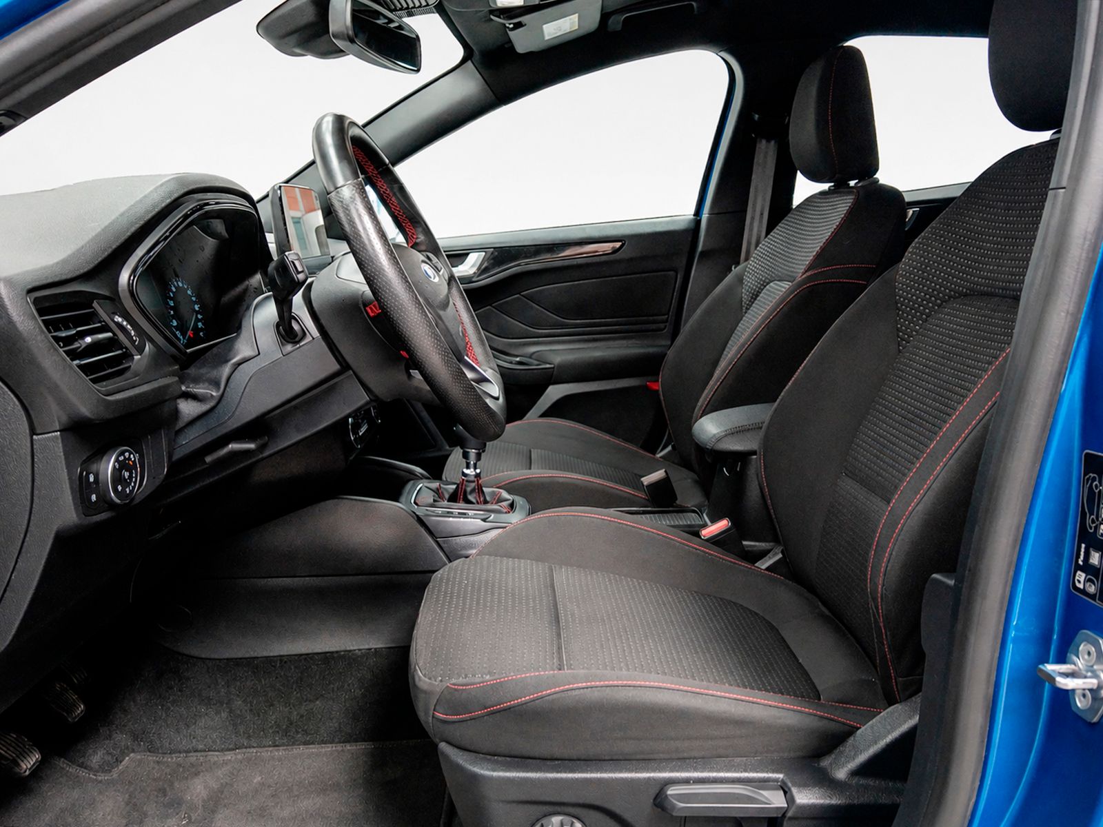 Ford Focus 1.0 EcoBoost MHEV ST-Line - foto 11