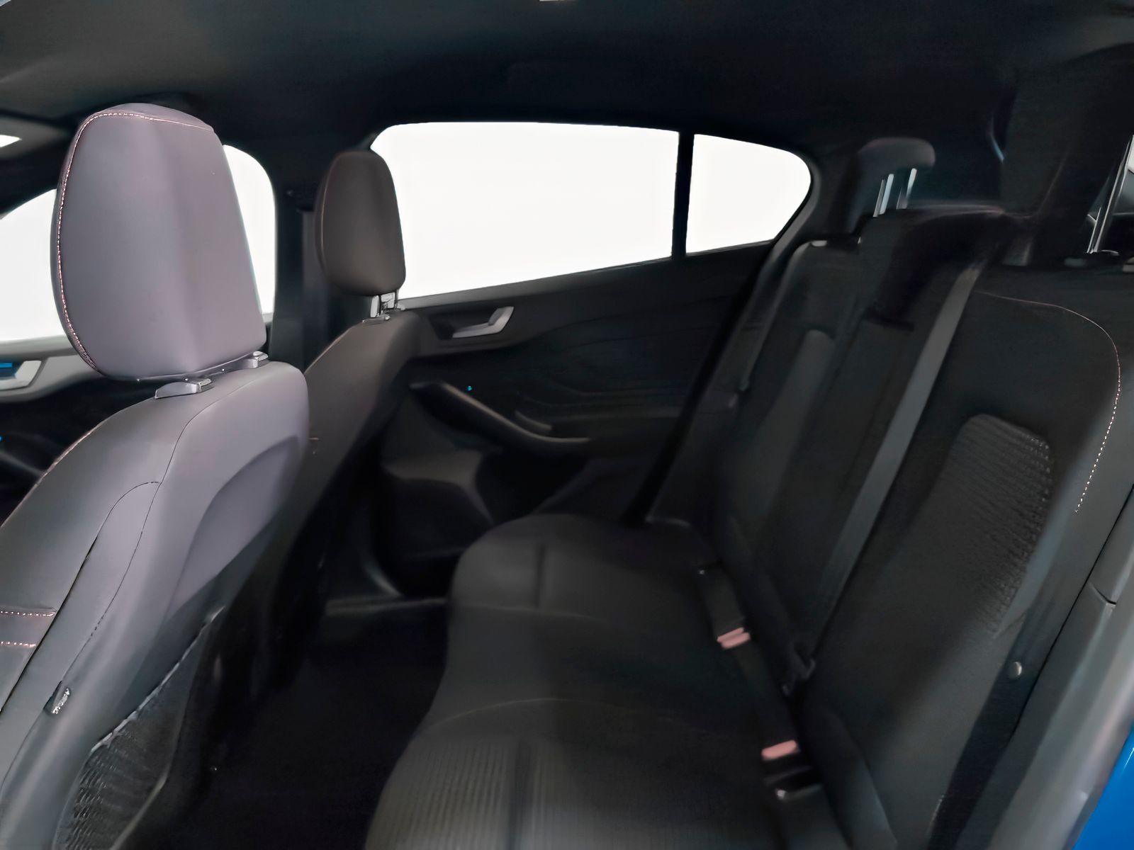 Ford Focus 1.0 EcoBoost MHEV ST-Line - foto 11