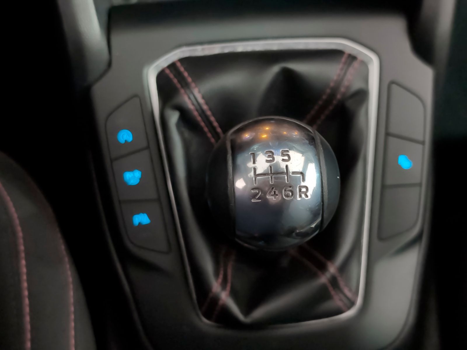 Ford Focus 1.0 EcoBoost MHEV ST-Line - foto 14