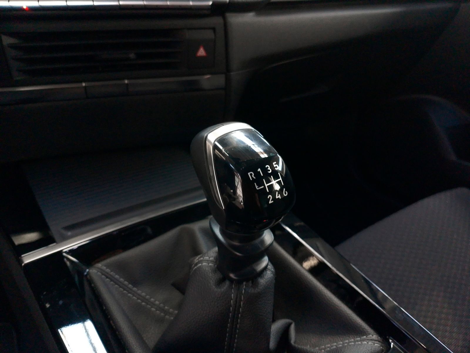 Opel Astra 1.2 Turbo XHT Edition - foto 15