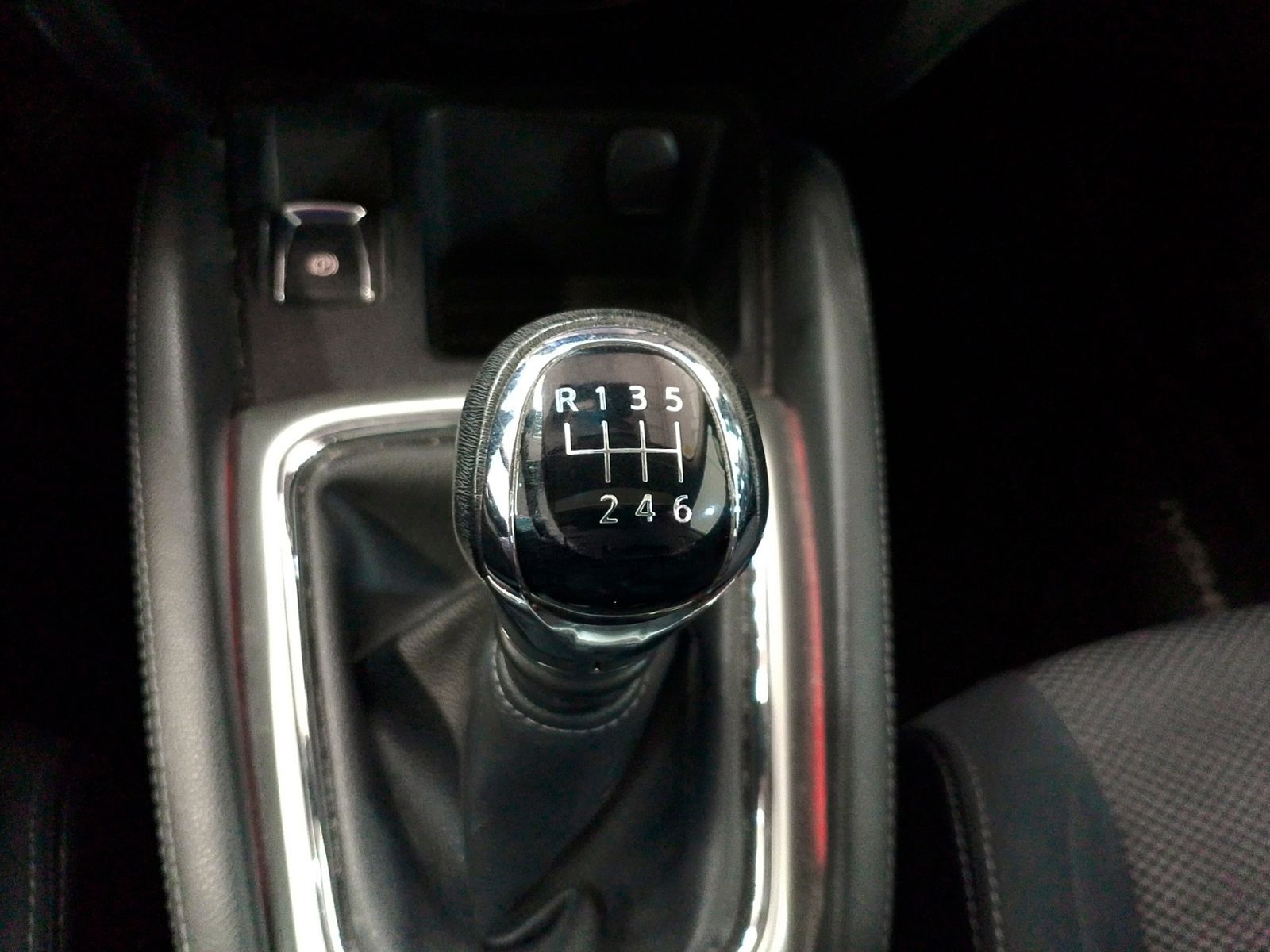 Nissan Qashqai dCi 110 Visia 4x2 - foto 16