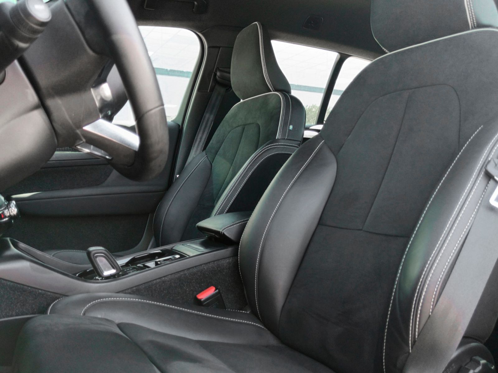 Volvo XC40 B3 Gasolina Mild hybrid Plus Dark - foto 24