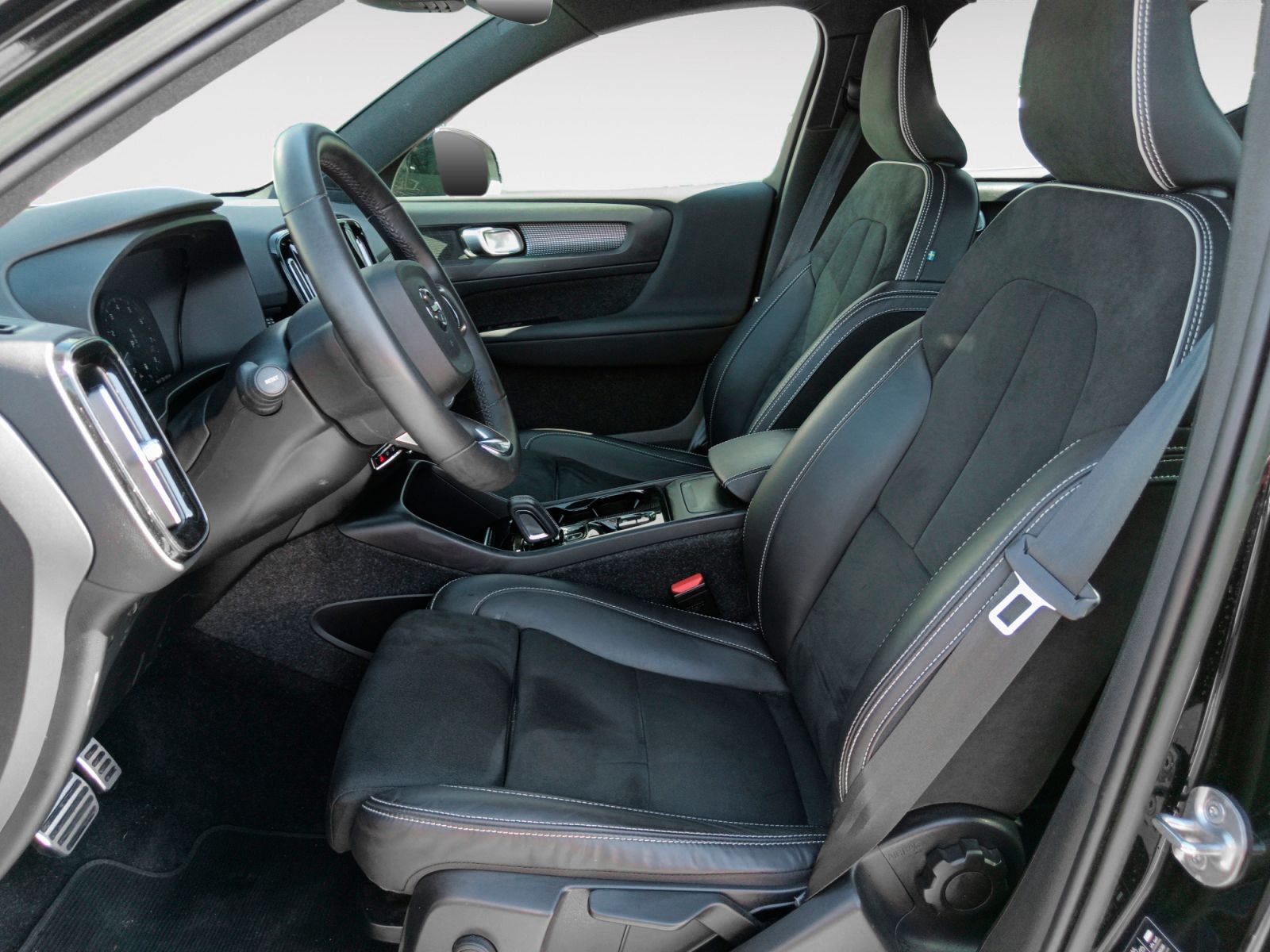 Volvo XC40 B3 Gasolina Mild hybrid Plus Dark - foto 11
