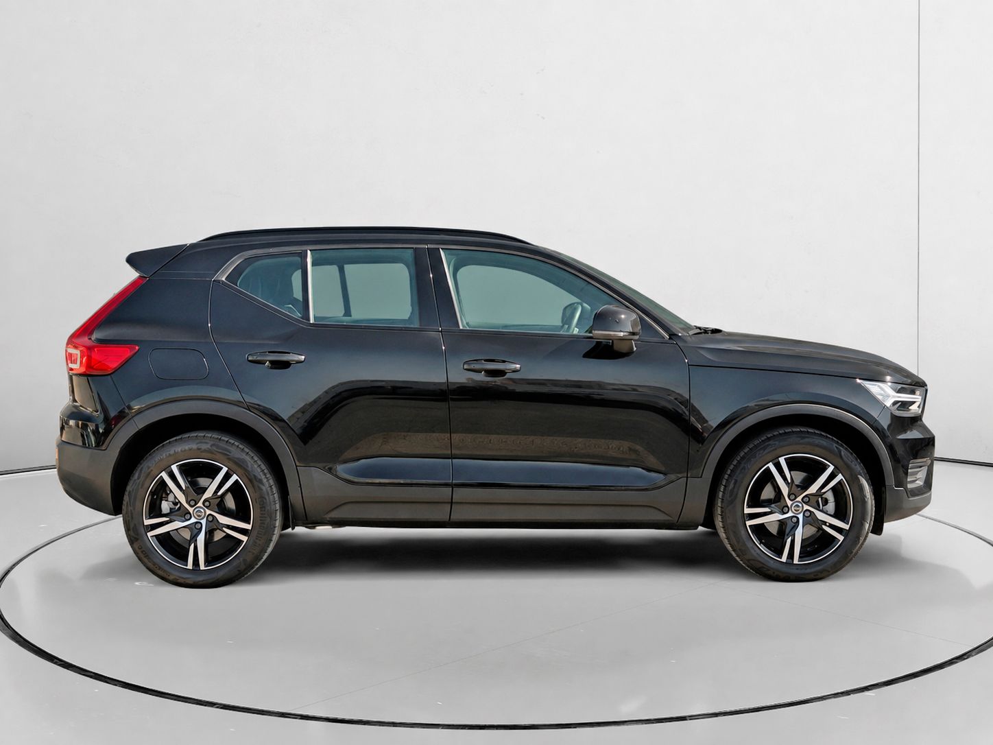 Volvo XC40 B3 Gasolina Mild hybrid Plus Dark - foto 2