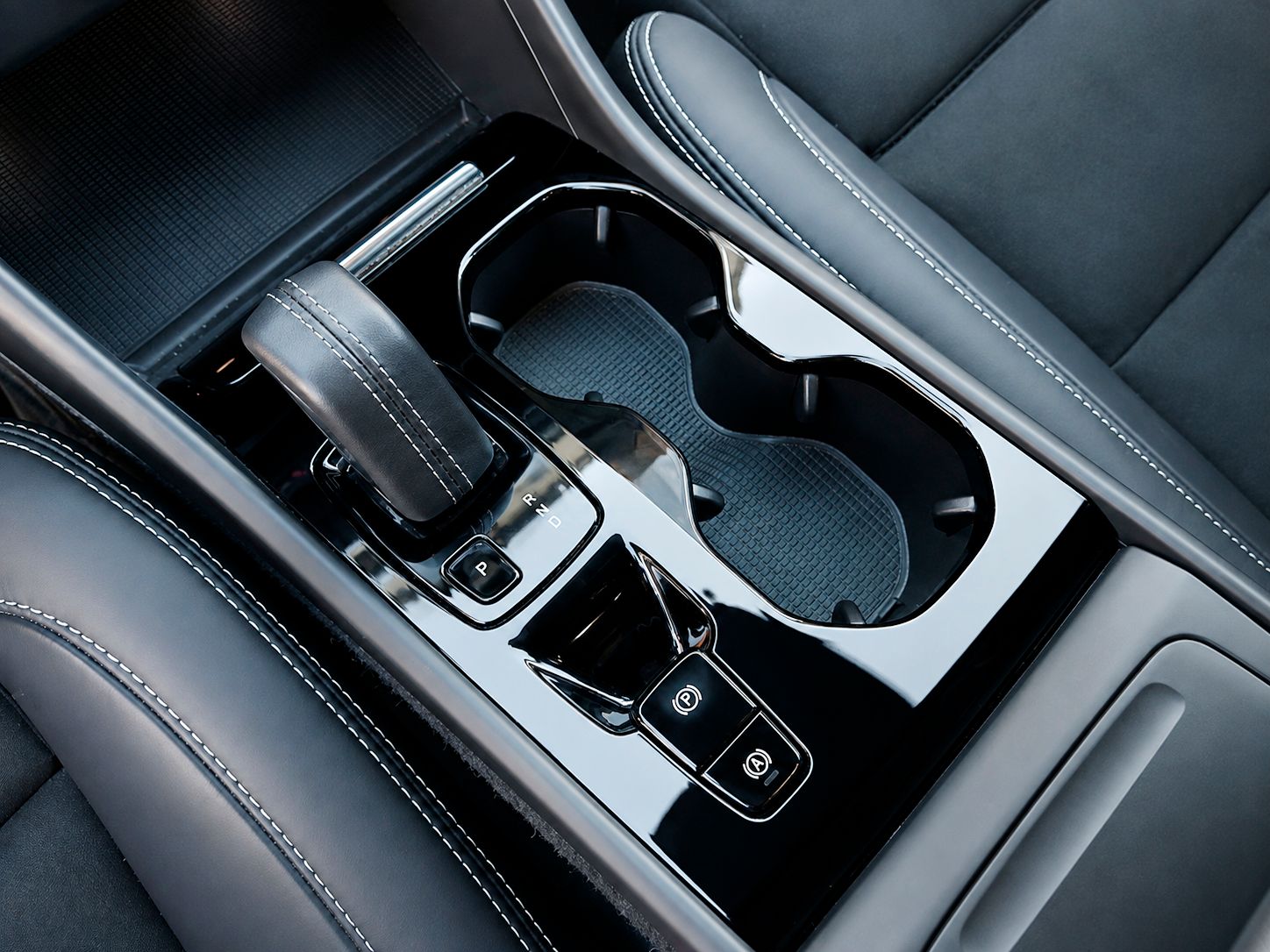 Volvo XC40 B3 Gasolina Mild hybrid Plus Dark - foto 16