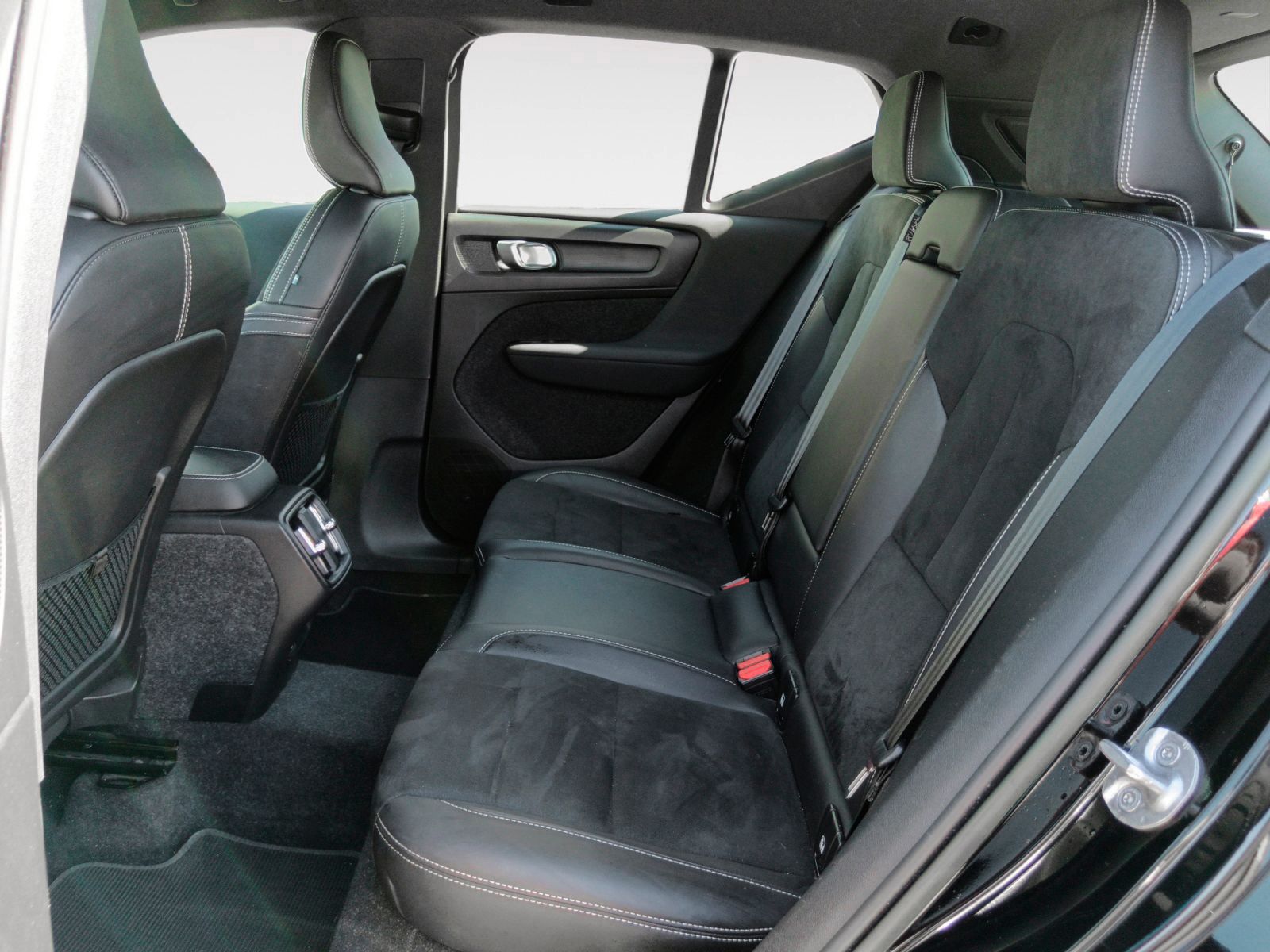 Volvo XC40 B3 Gasolina Mild hybrid Plus Dark - foto 12
