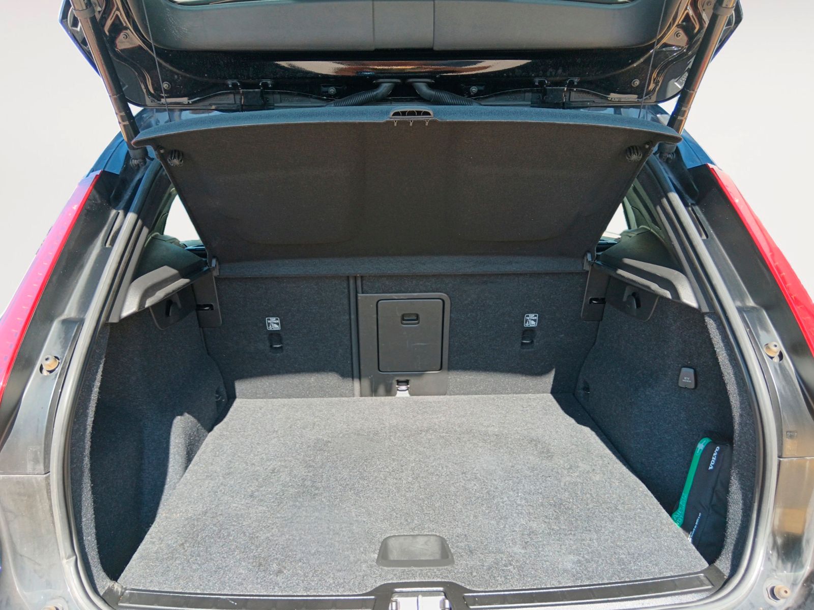 Volvo XC40 B3 Gasolina Mild hybrid Plus Dark - foto 14