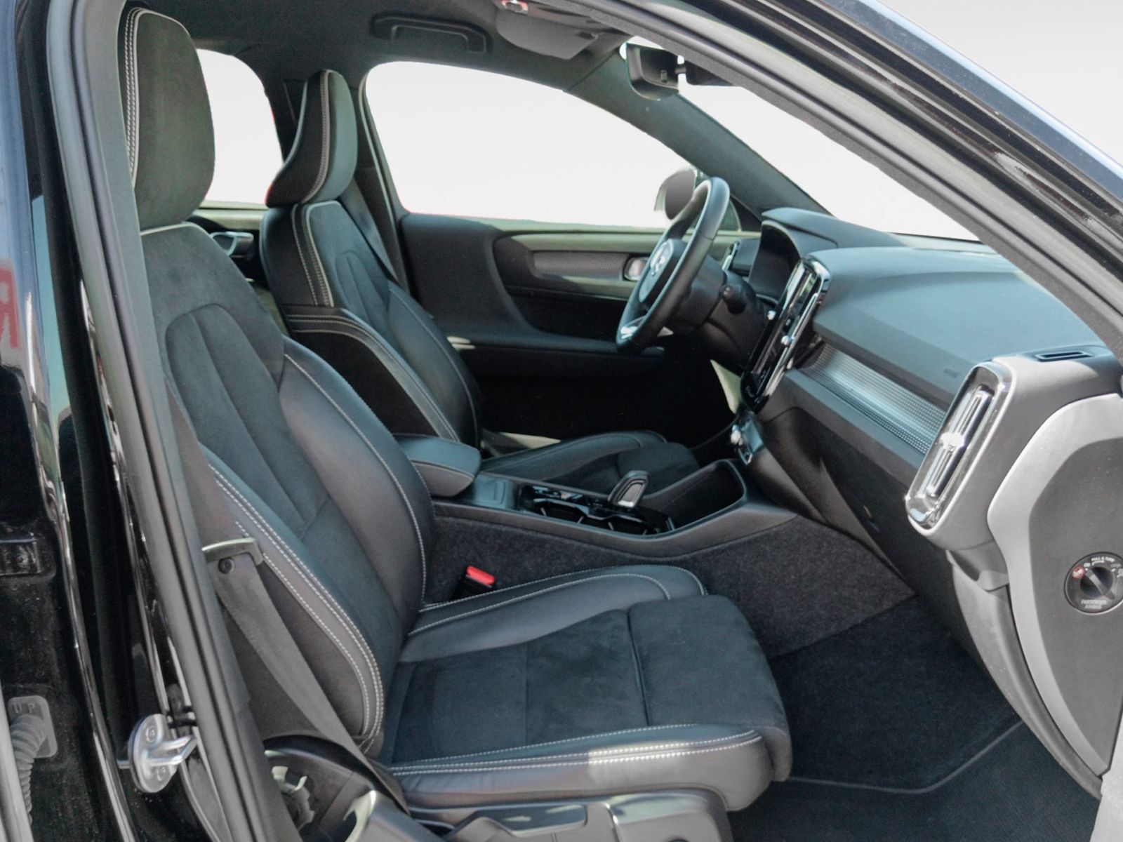Volvo XC40 B3 Gasolina Mild hybrid Plus Dark - foto 13