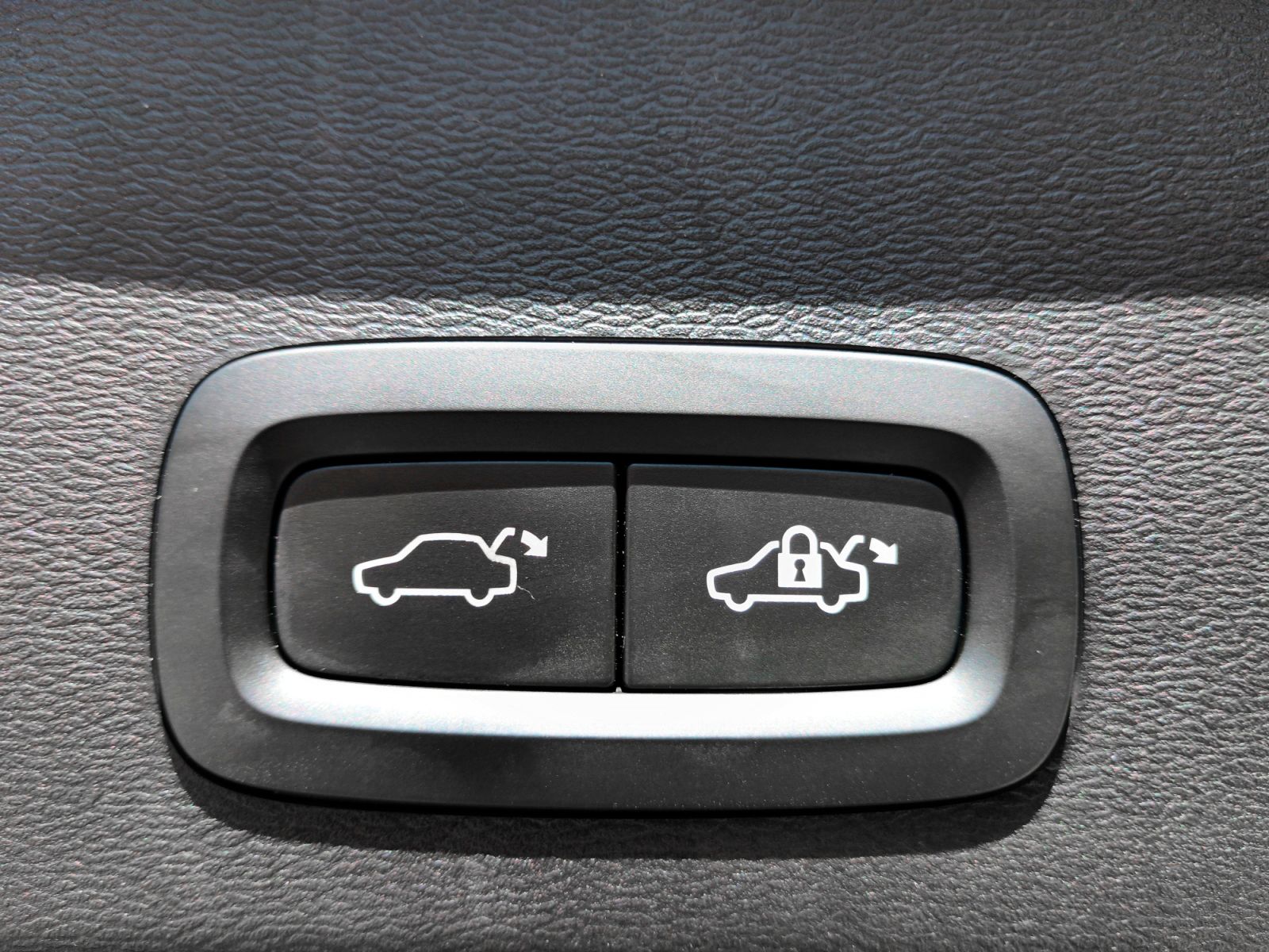Volvo XC40 B3 Gasolina Mild hybrid Plus Dark - foto 15