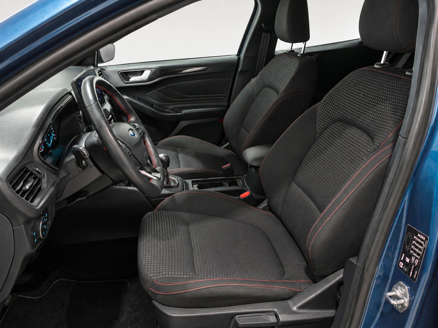 Ford Focus 1.0 EcoBoost MHEV ST-Line - foto 11