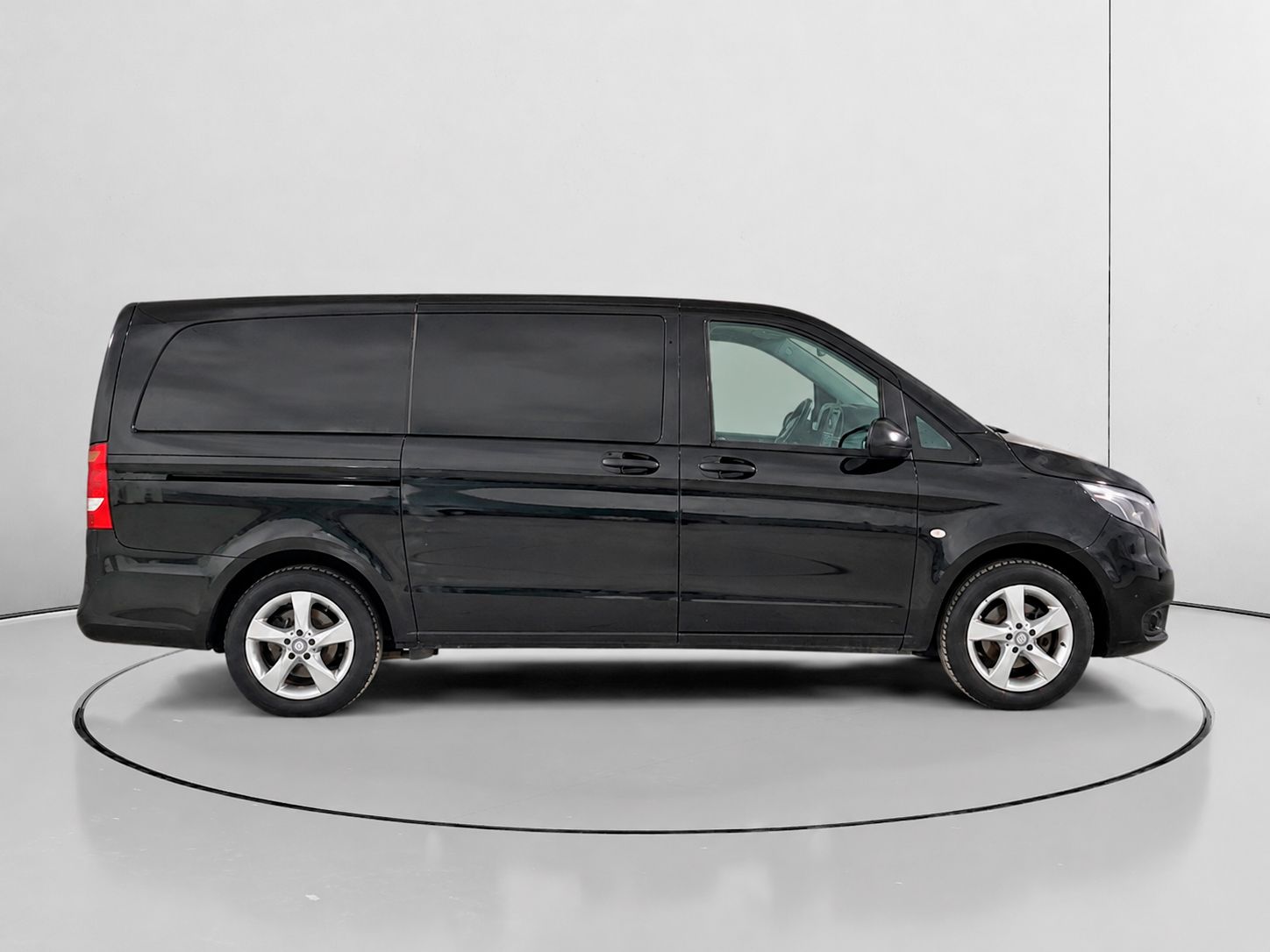 Mercedes-Benz Vito Combi 111 CDI Tourer Base Larga - foto 2