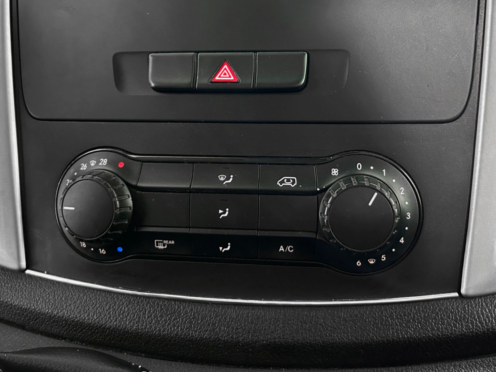 Mercedes-Benz Vito Combi 111 CDI Tourer Base Larga - foto 21