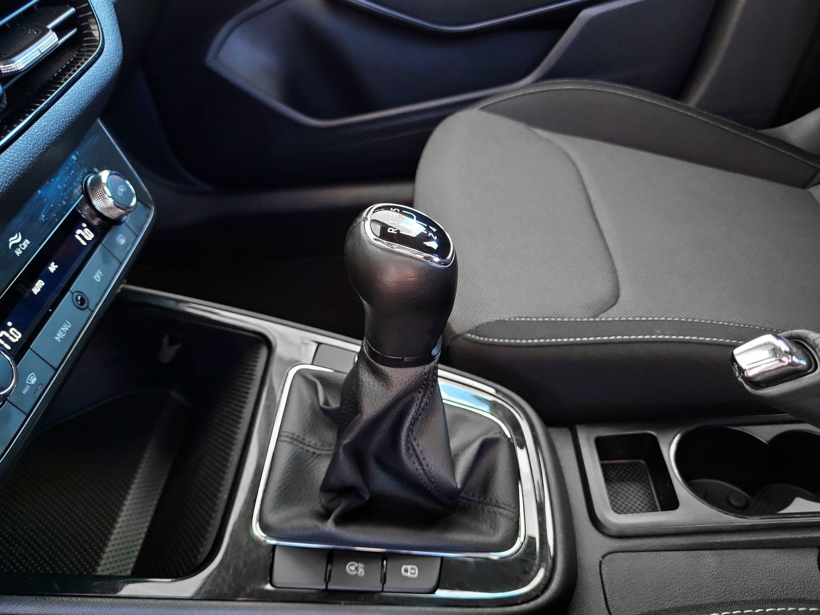 Škoda Fabia 1.0 TSI Ambition - foto 15