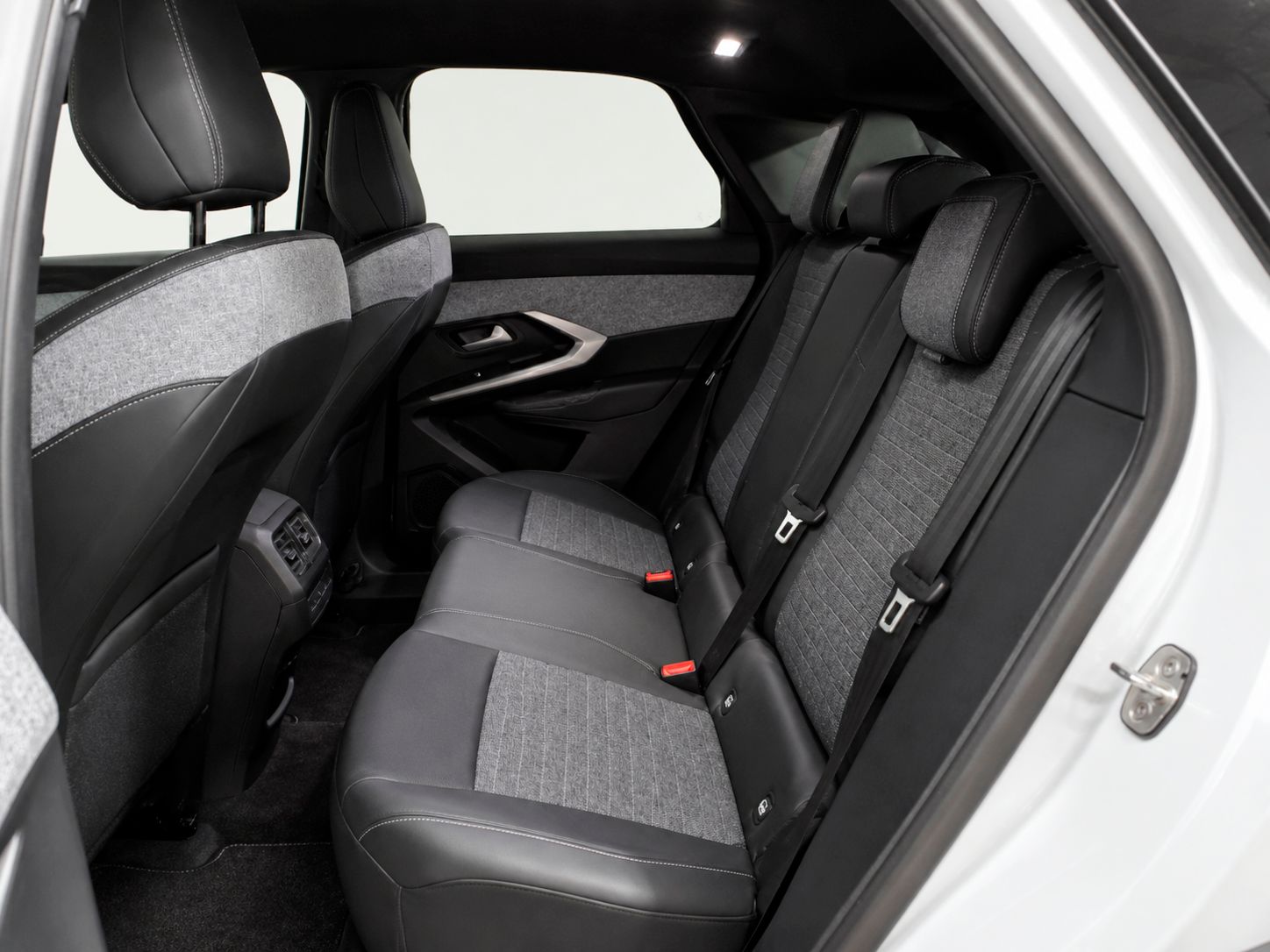 Peugeot 3008 Hybrid 145 Allure eDCS6 - foto 12