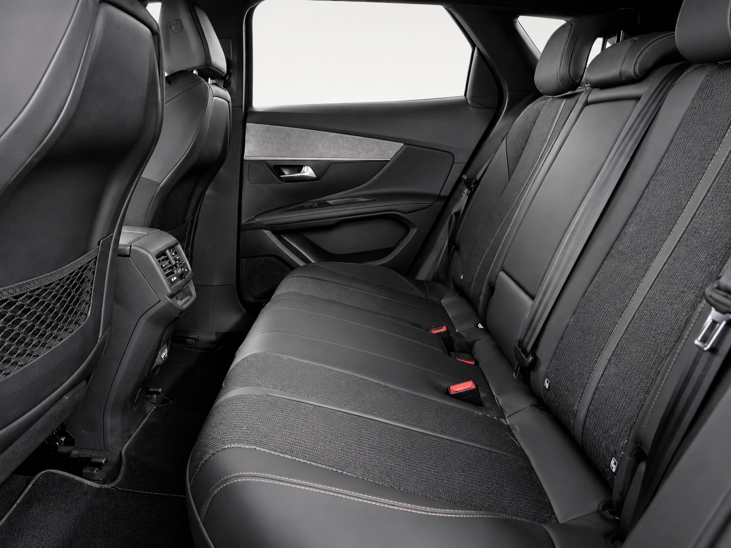 Peugeot 3008 BlueHDi 130 GT EAT8 - foto 12