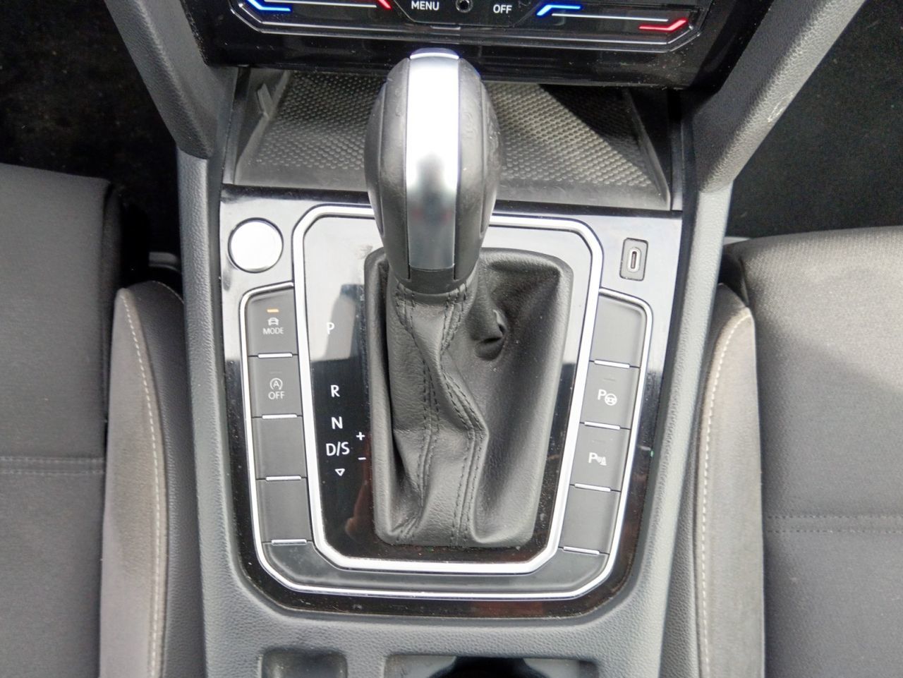 Volkswagen Passat 2.0 TDI 4Motion DSG - foto 13