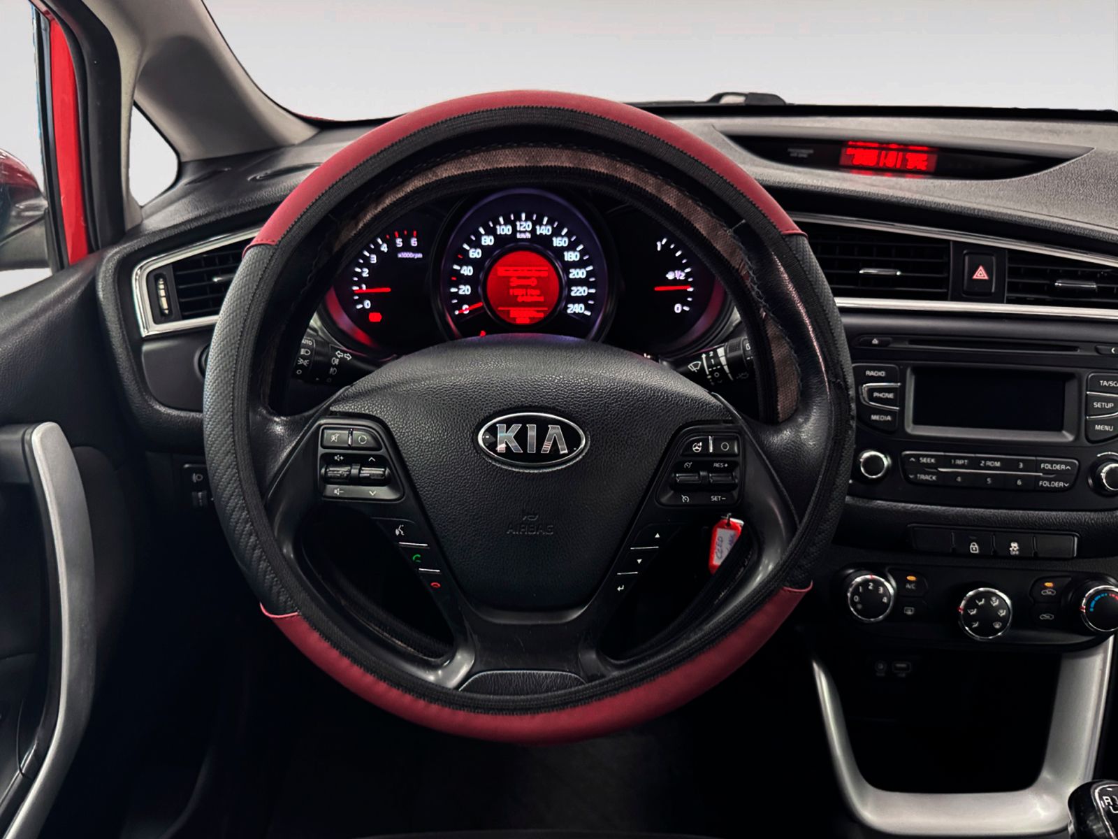 Kia Ceed 1.4 CRDi WGT Concept Plus - foto 11