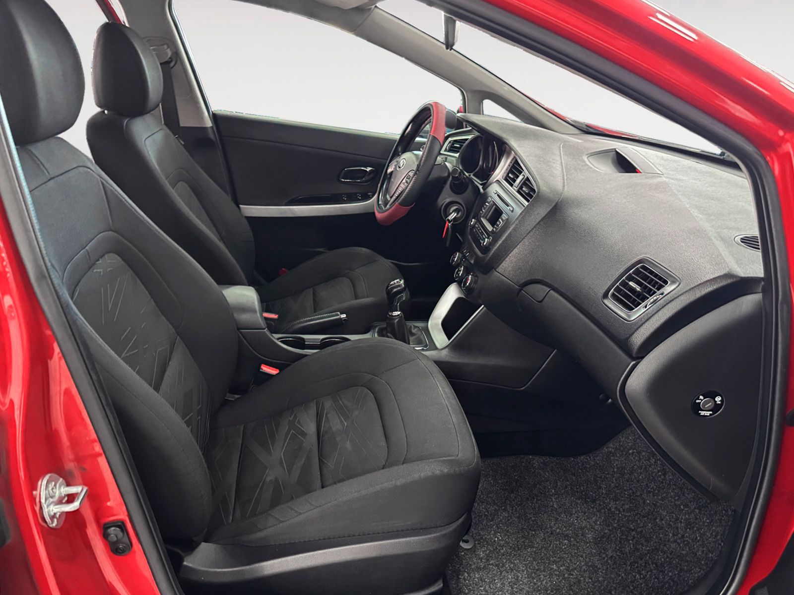 Kia Ceed 1.4 CRDi WGT Concept Plus - foto 14