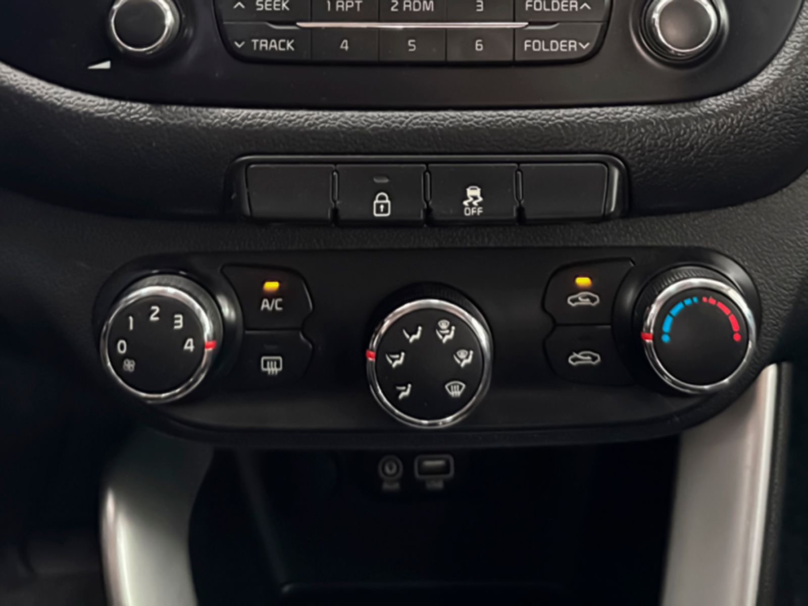 Kia Ceed 1.4 CRDi WGT Concept Plus - foto 22
