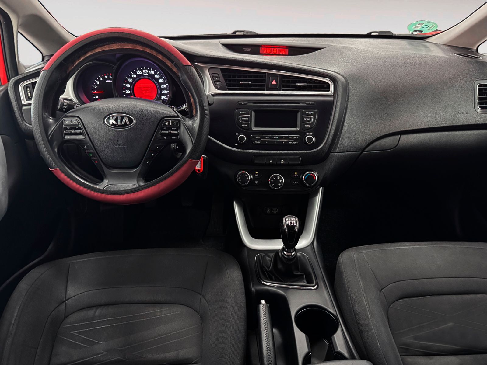 Kia Ceed 1.4 CRDi WGT Concept Plus - foto 10