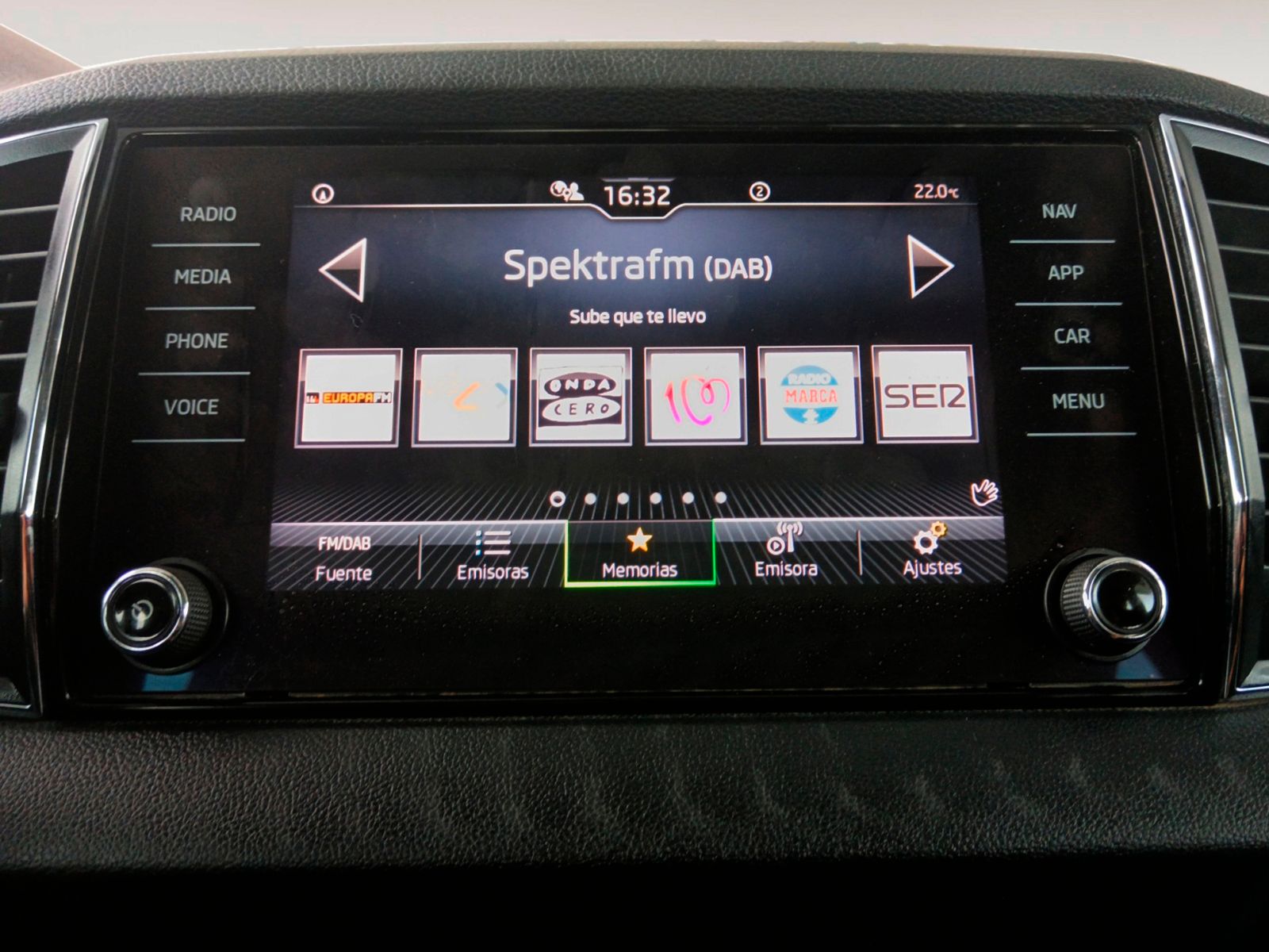 Škoda Karoq 2.0 TDI Ambition 4x4 DSG - foto 18