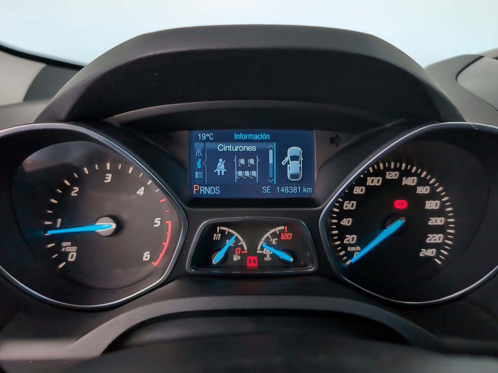 Ford Kuga 2.0 TDCi Titanium 4x4 Powershift - foto 16