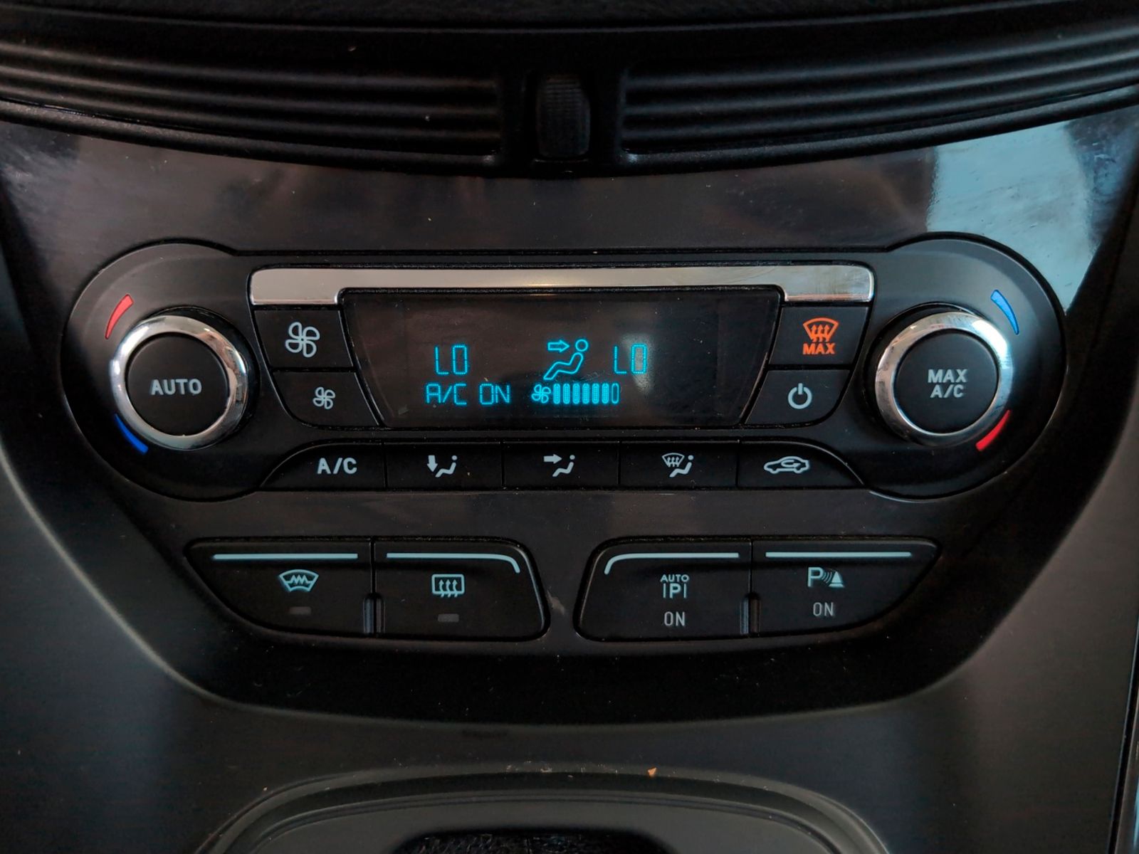 Ford Kuga 2.0 TDCi Titanium 4x4 Powershift - foto 21