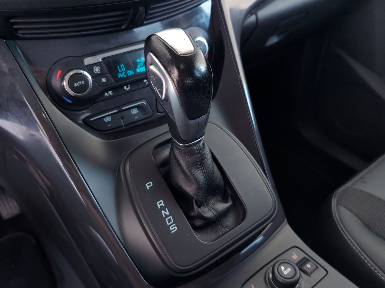 Ford Kuga 2.0 TDCi Titanium 4x4 Powershift - foto 15